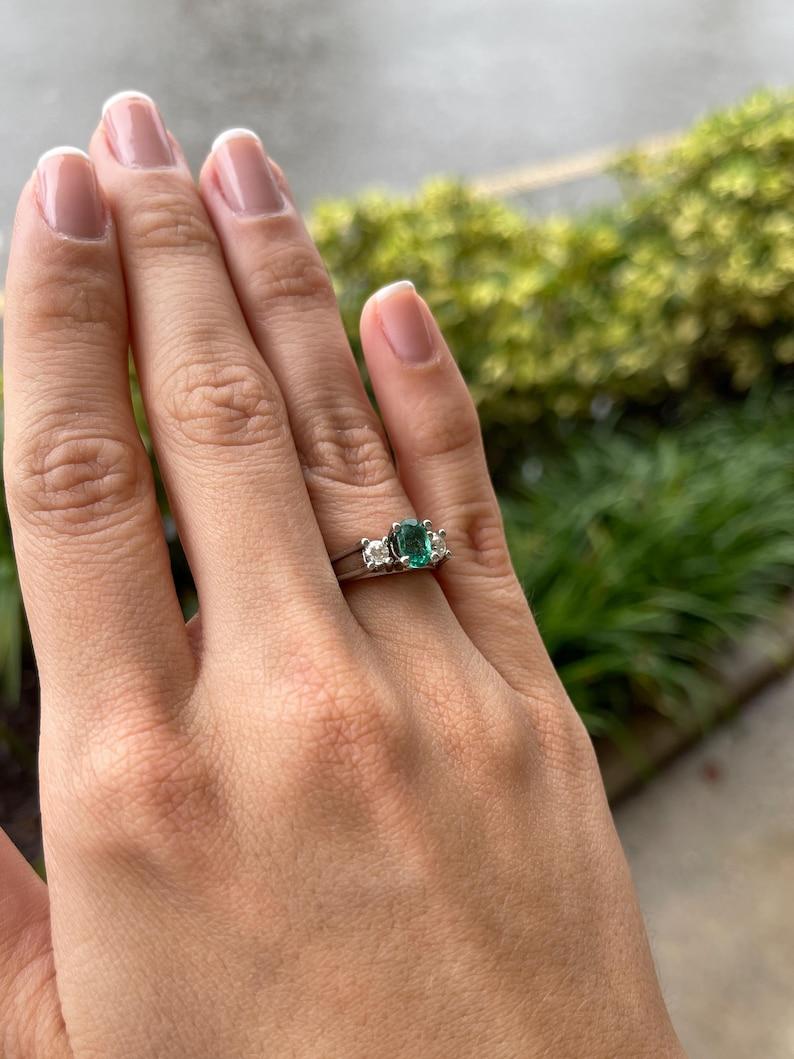 1.50tcw 14K Oval Emerald & Diamond Three-Stone Ring - Lush Green 585 White Gold For Sale 1