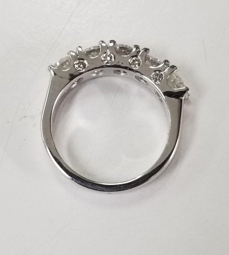 Bague de mariage à 5 pierres avec diamant de 1,51 carat Neuf - En vente à Los Angeles, CA