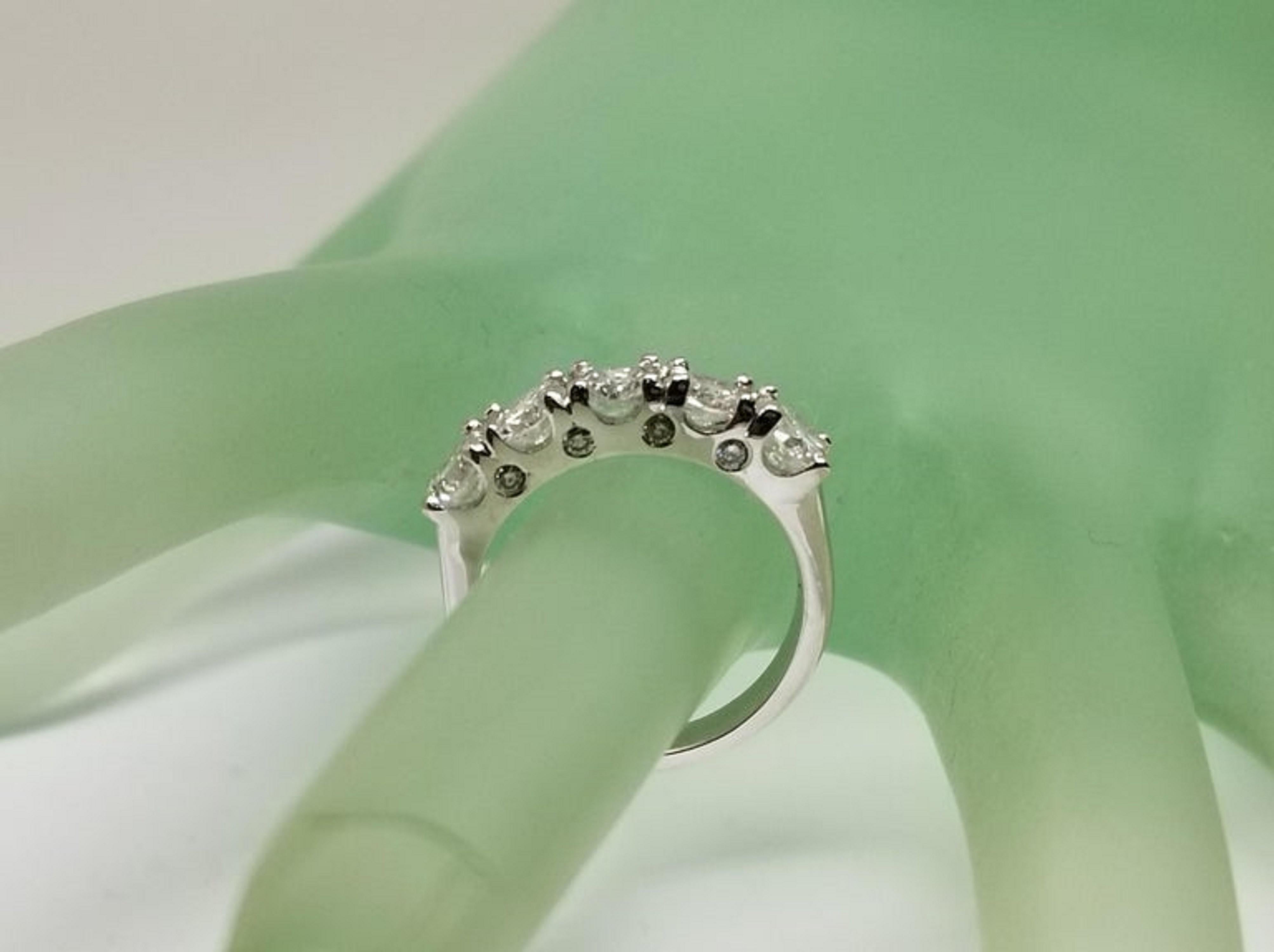 Bague de mariage à 5 pierres avec diamant de 1,51 carat en vente 1