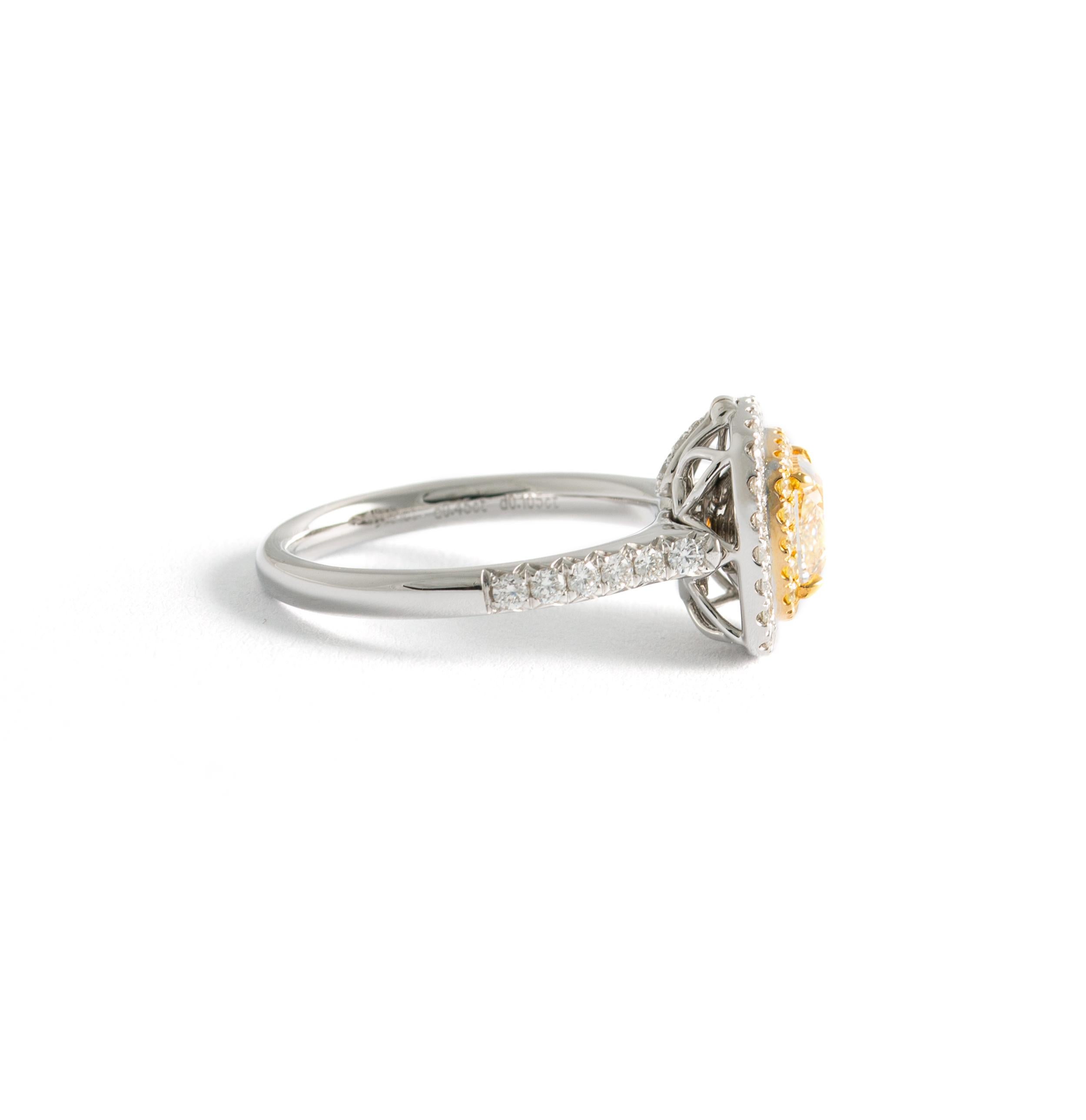 Cushion Cut 1.51 carat Fancy Light Brownish Yellow Cushion Diamond Ring For Sale