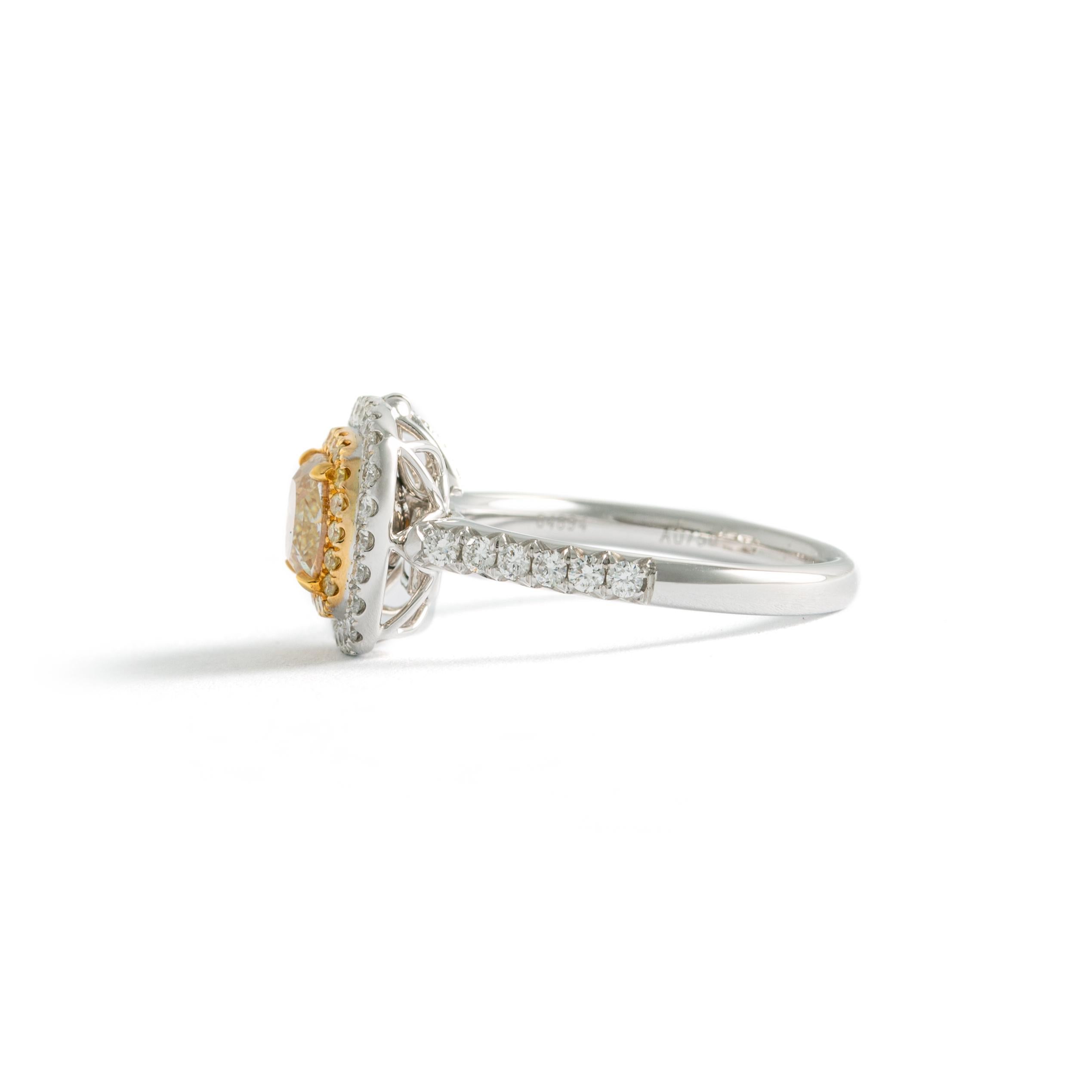 1.51 carat Fancy Light Brownish Yellow Cushion Diamond Ring In New Condition For Sale In Geneva, CH