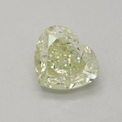 Diamant jaune clair fantaisie taille cœur de 1,51 carat de pureté VS1 certifié GIA