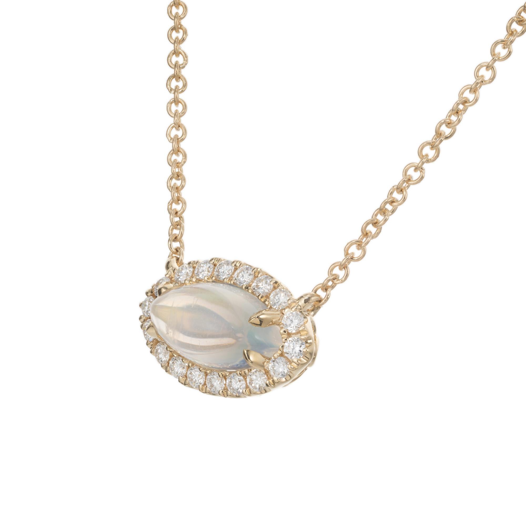 Taglio ovale Collana con ciondolo a forma di diamante e pietra lunare da 1,51 carati in vendita
