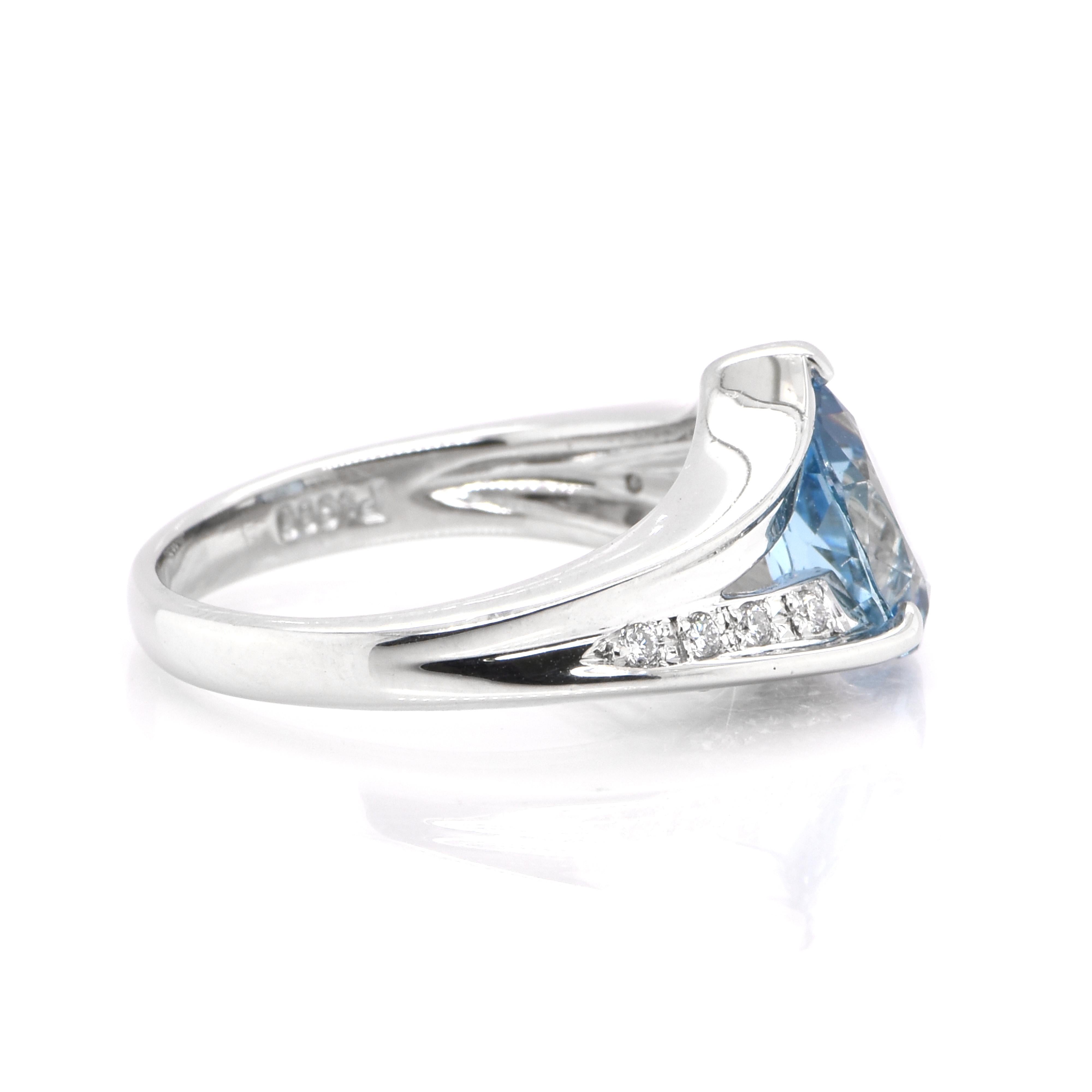 Modern 1.51 Carat Natural Santa-Maria Aquamarine and Diamond Ring set in Platinum For Sale