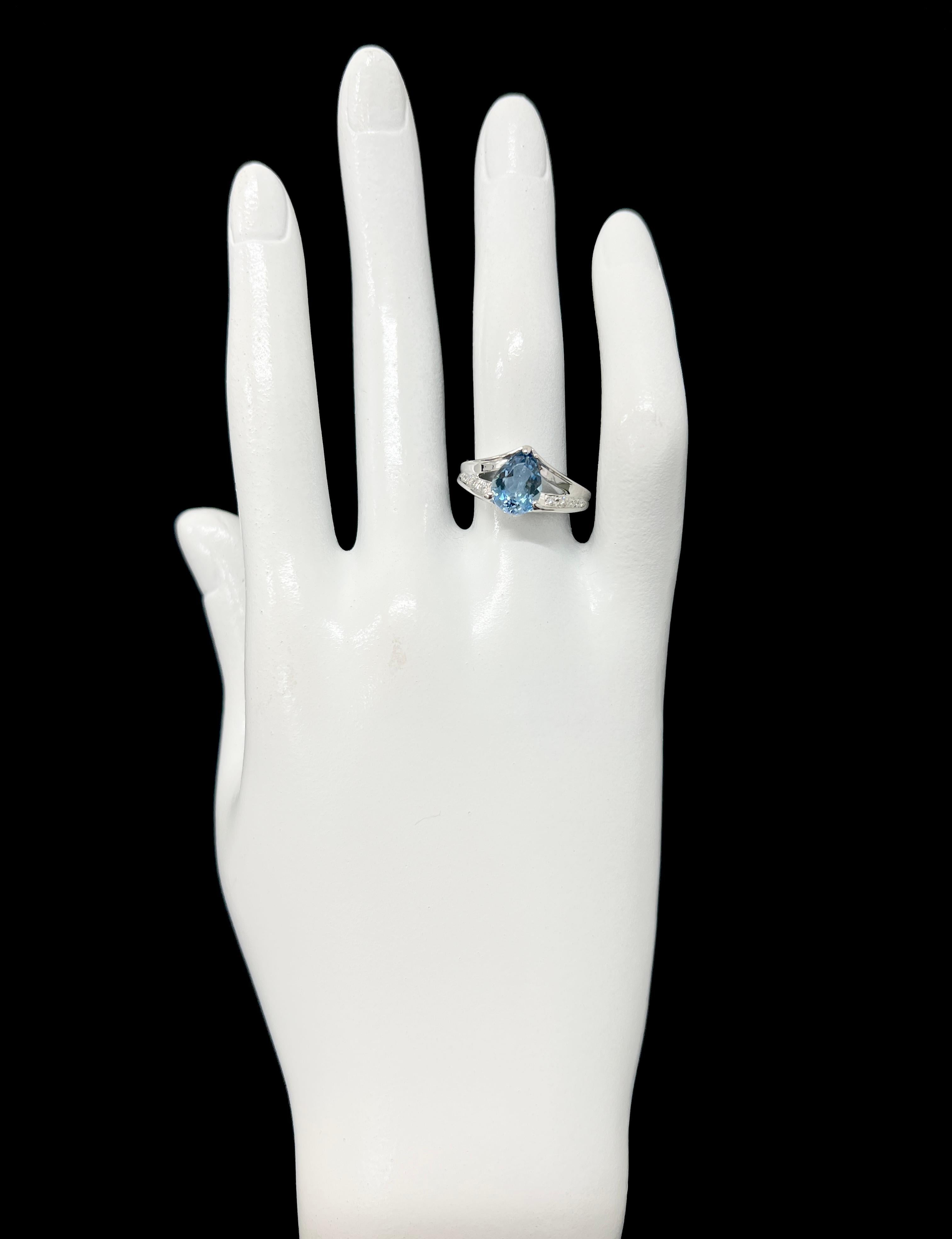 Women's 1.51 Carat Natural Santa-Maria Aquamarine and Diamond Ring set in Platinum For Sale