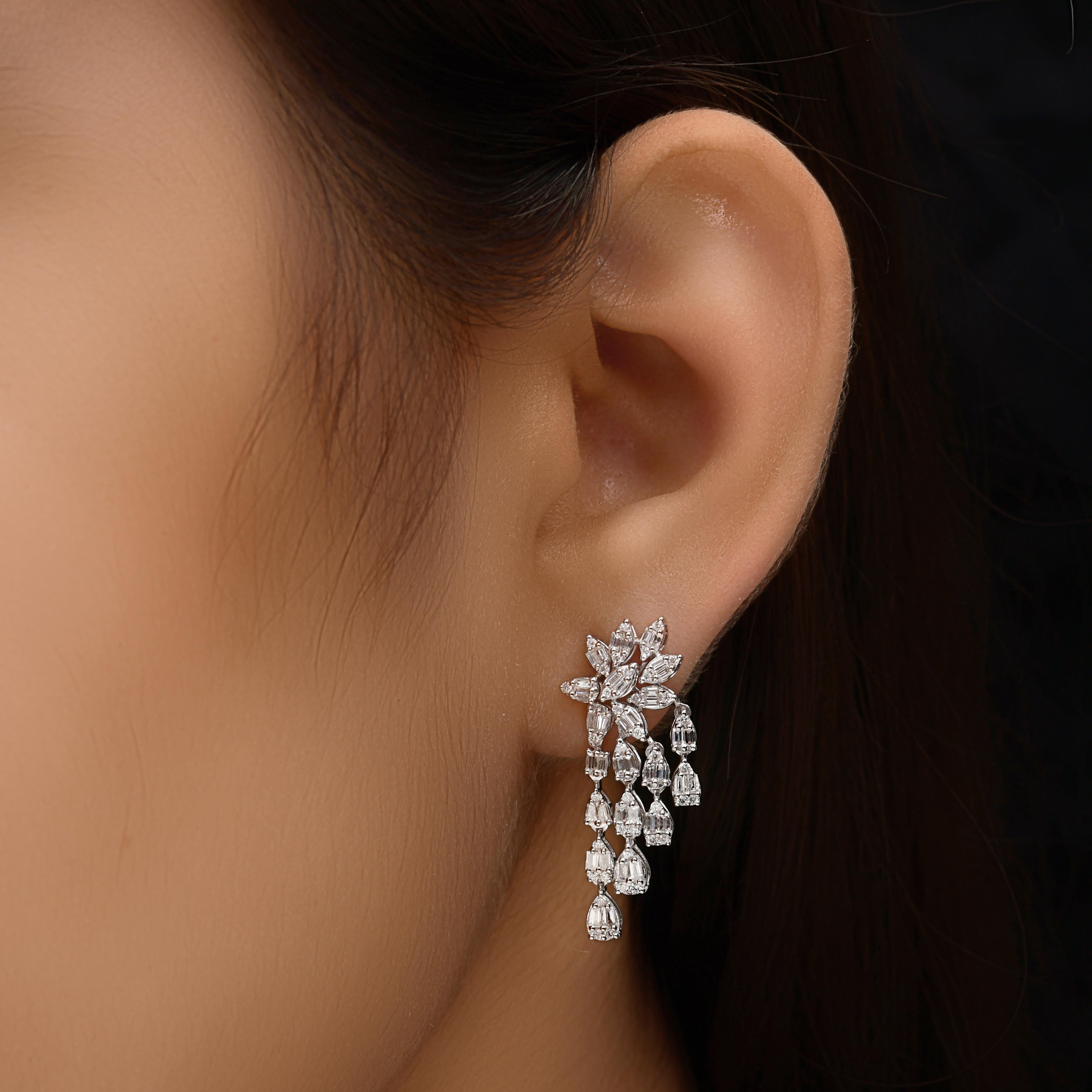 1.51 Carat SI/H Baguette Round Diamond Chandelier Earrings 18 Karat White Gold In New Condition For Sale In Diera, Dubai