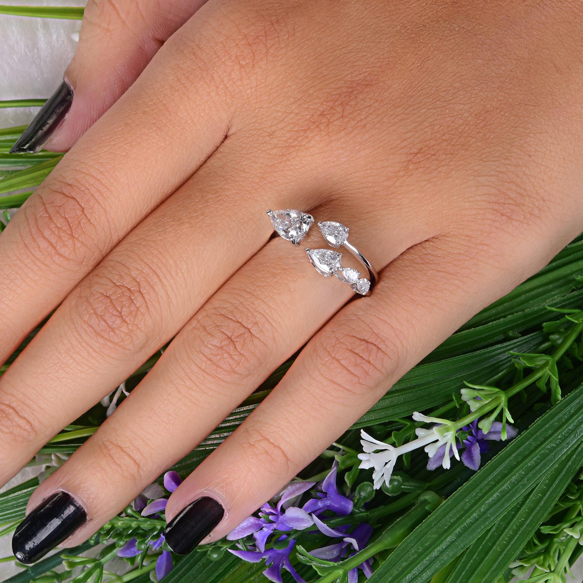 1.51 Carat SI/H Pear Brilliant Cut Diamond Cuff Ring 18 Karat White Gold Jewelry In New Condition For Sale In Diera, Dubai