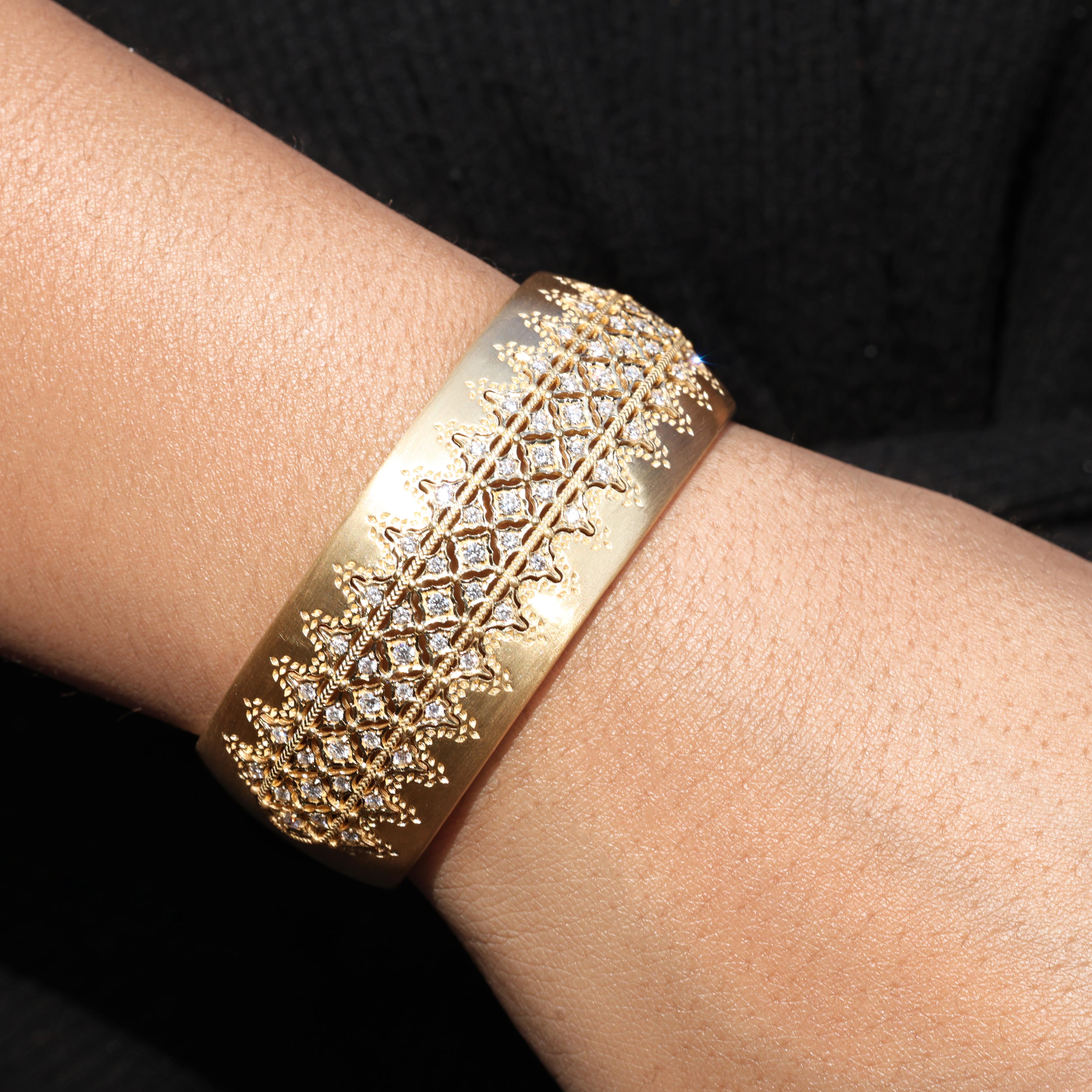 Moderne 1.51 Carat SI/H Round Brilliant Cut Diamond Bangle Bracelet en or jaune 18 carats en vente