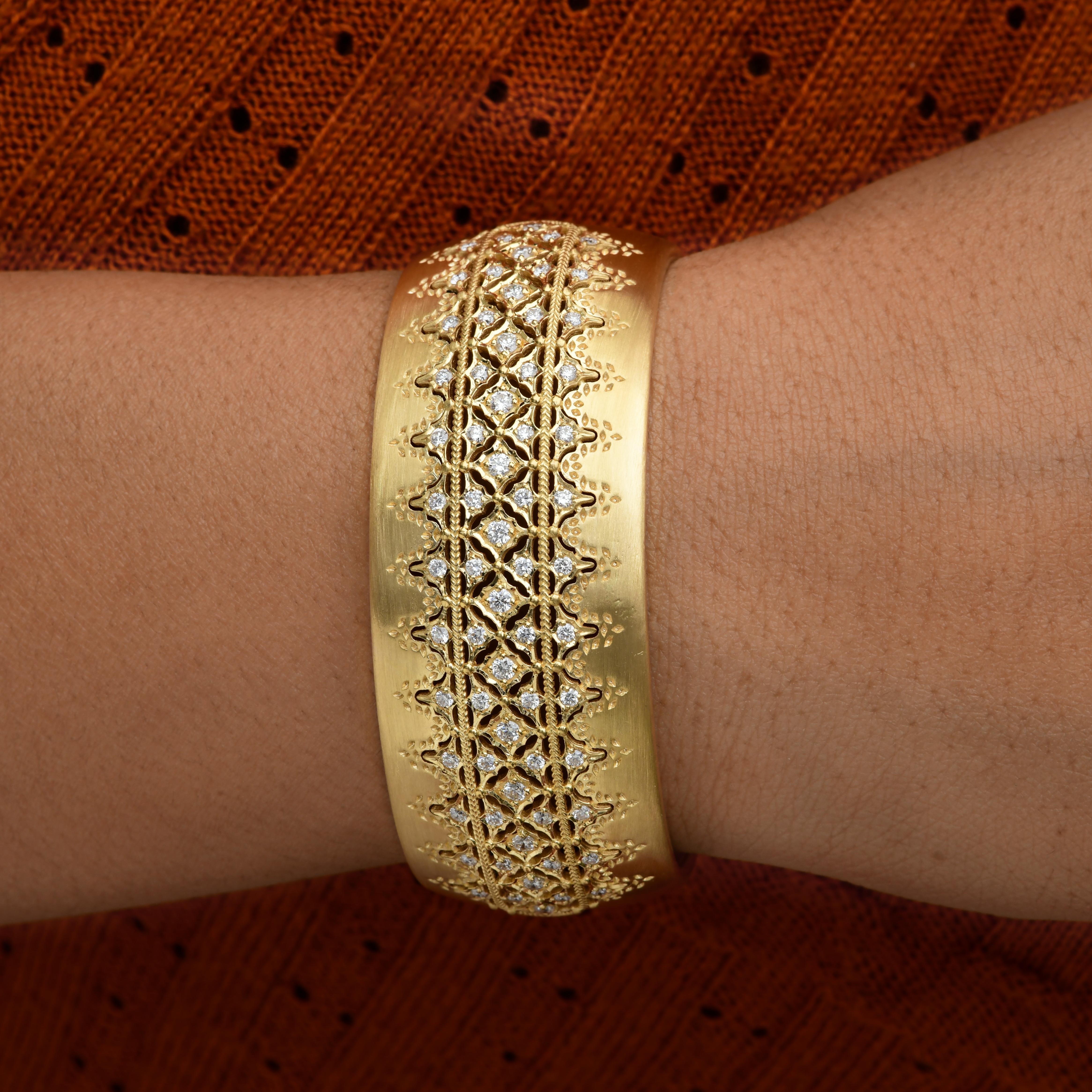 Taille ronde 1.51 Carat SI/H Round Brilliant Cut Diamond Bangle Bracelet en or jaune 18 carats en vente