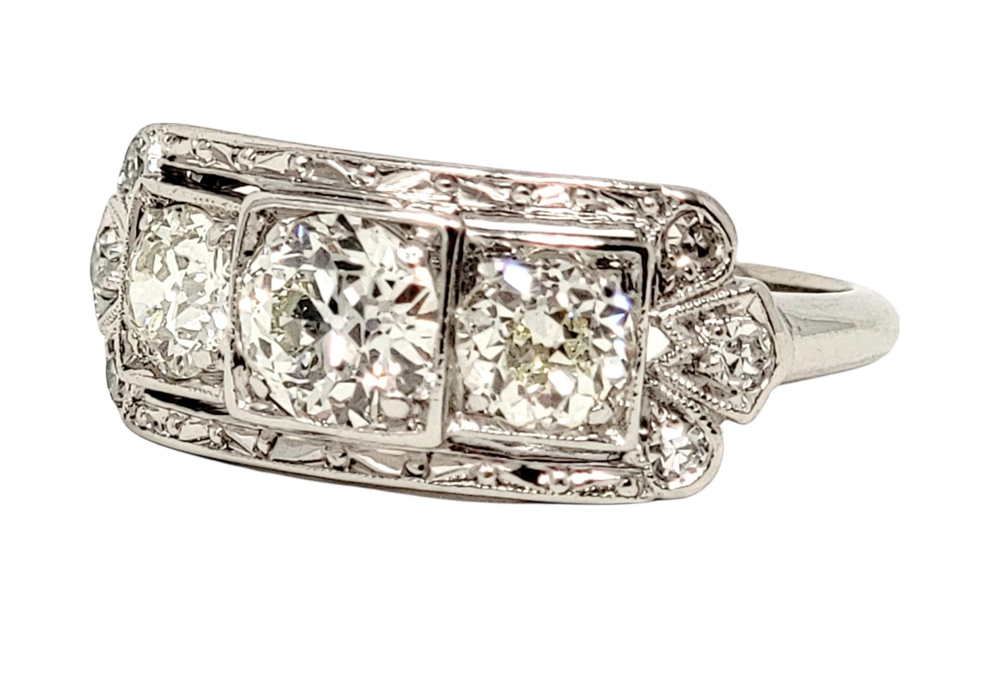 1,51 Karat insgesamt Vintage Old European Cut Diamant Drei Stein Verlobungsring (Alteuropäischer Schliff)