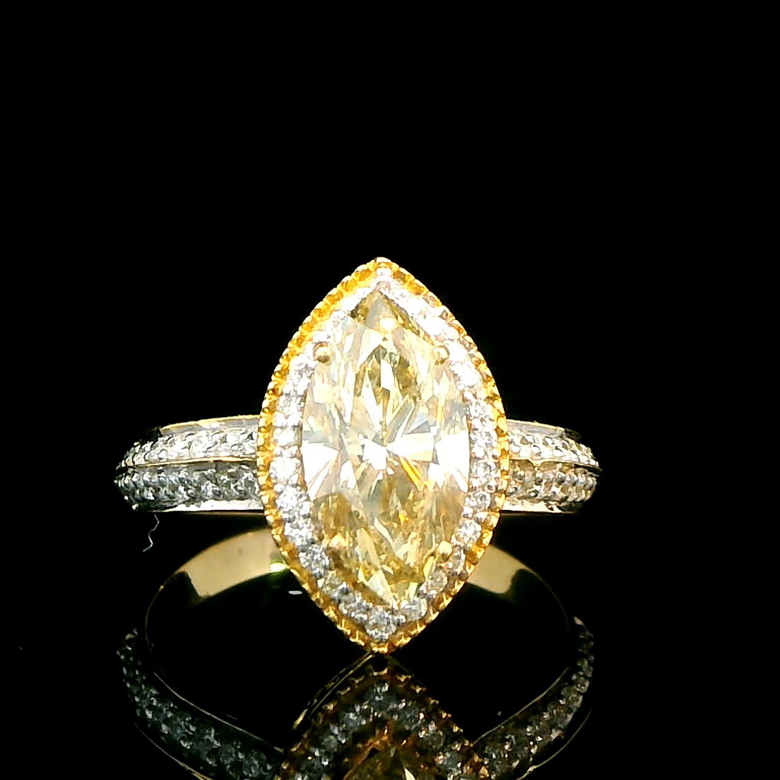 1.51 Carat Yellow Marquise 0.23 Carat Round Cut Diamond Ring 18K Gold For Sale 1