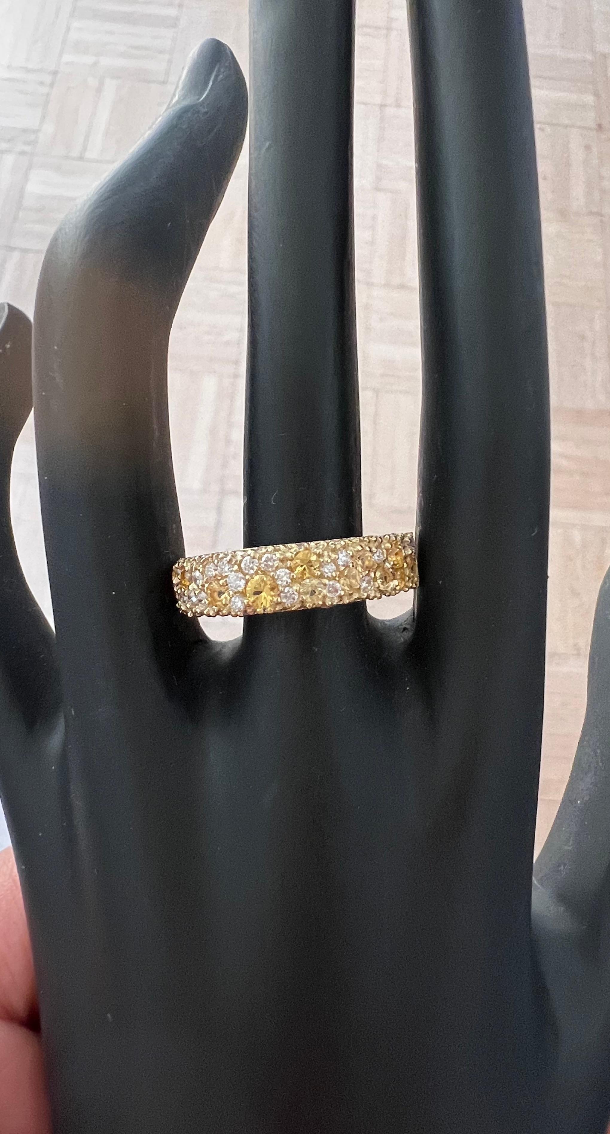 1.51 Carat Yellow Sapphire and White Diamond Yellow Gold Ladies Band In New Condition For Sale In Los Angeles, CA