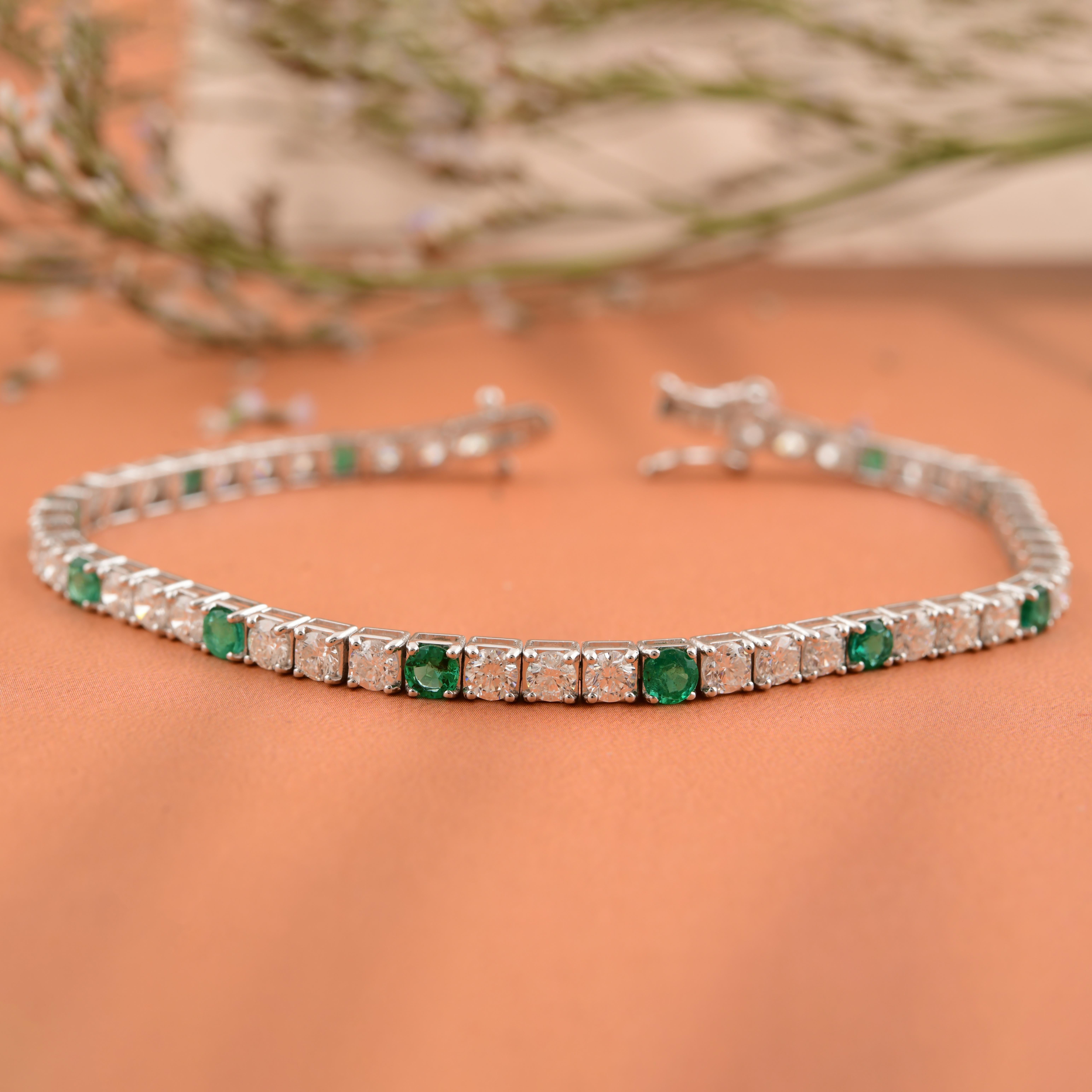 Round Cut 1.51 Carat Zambian Emerald 4.38 Carat SI/H Diamond Bracelet 18 Karat White Gold For Sale