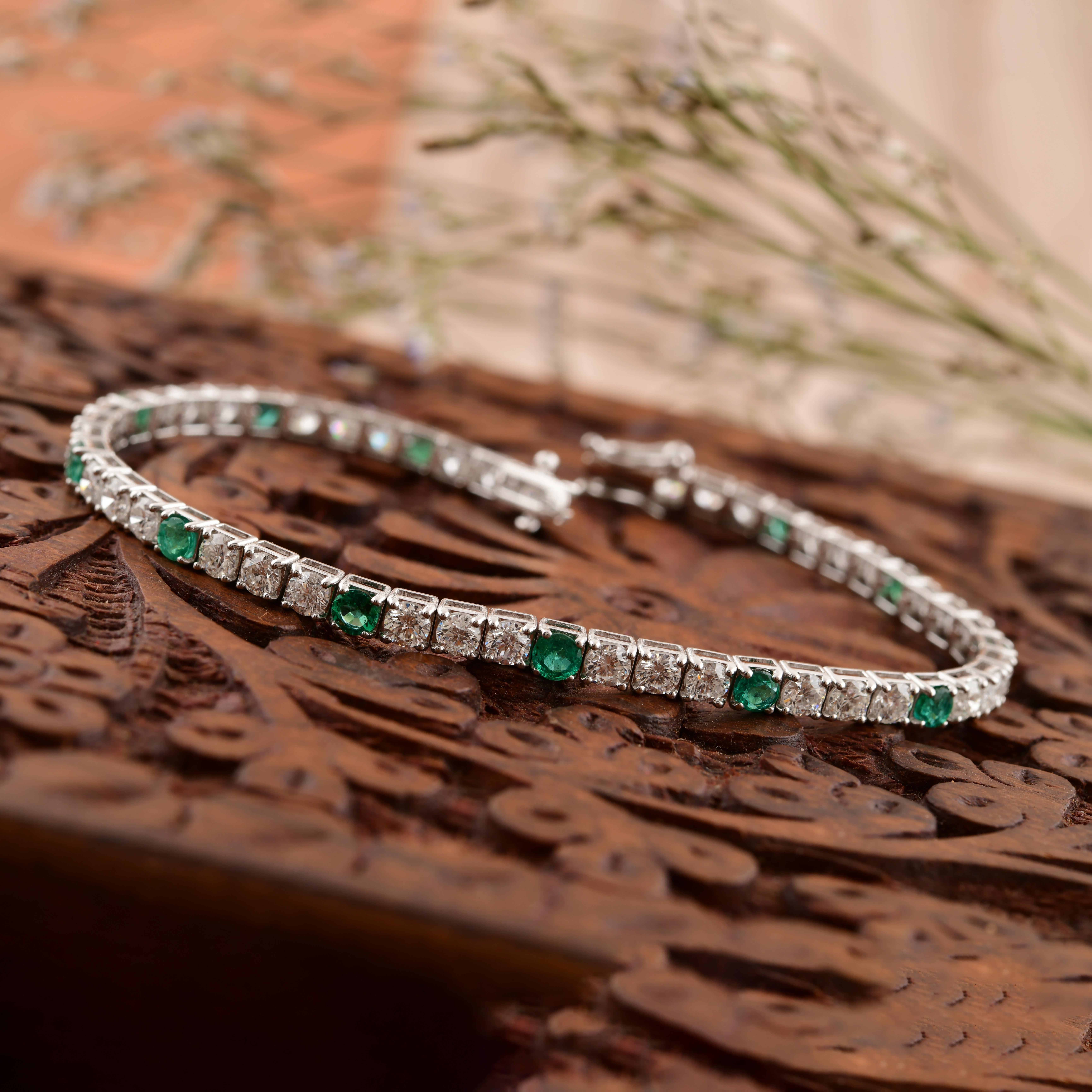 1.51 Carat Zambian Emerald 4.38 Carat SI/H Diamond Bracelet 18 Karat White Gold In New Condition For Sale In Diera, Dubai