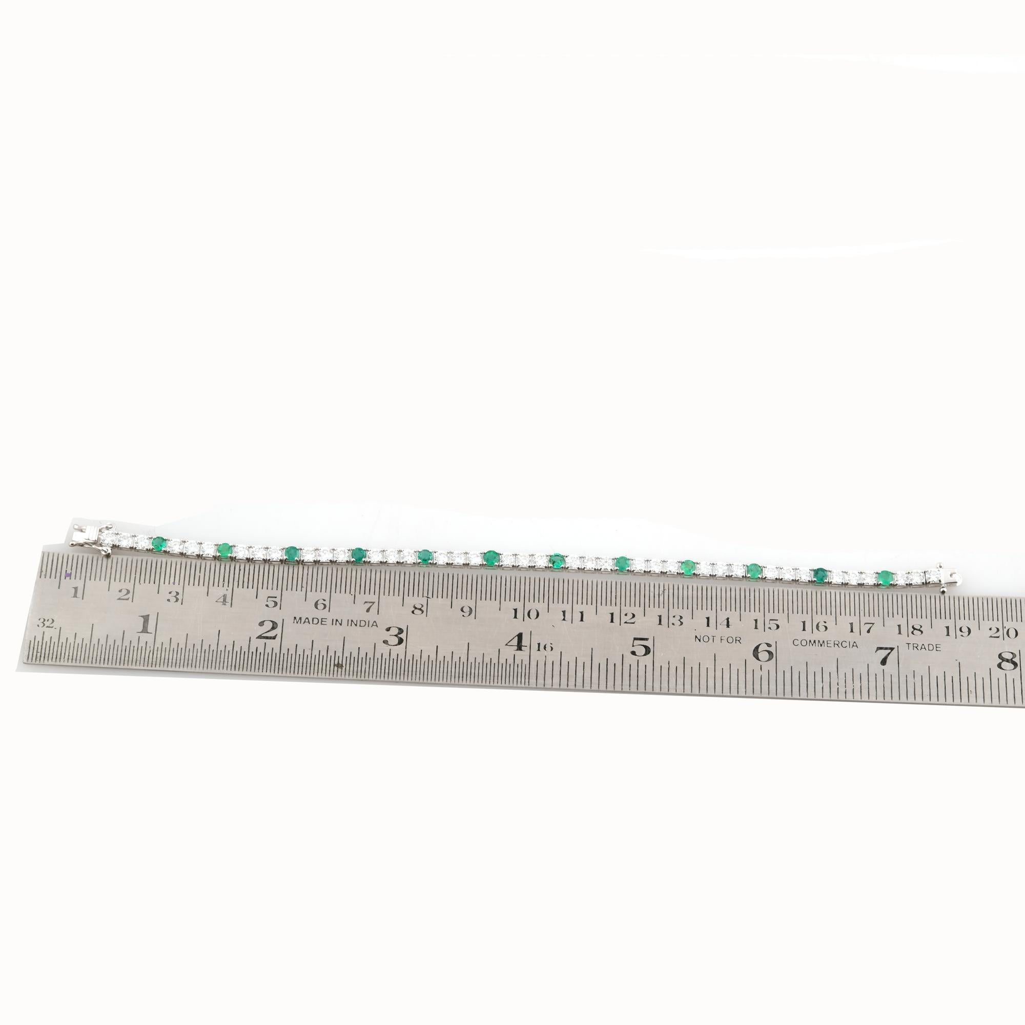 Women's 1.51 Carat Zambian Emerald 4.38 Carat SI/H Diamond Bracelet 18 Karat White Gold For Sale