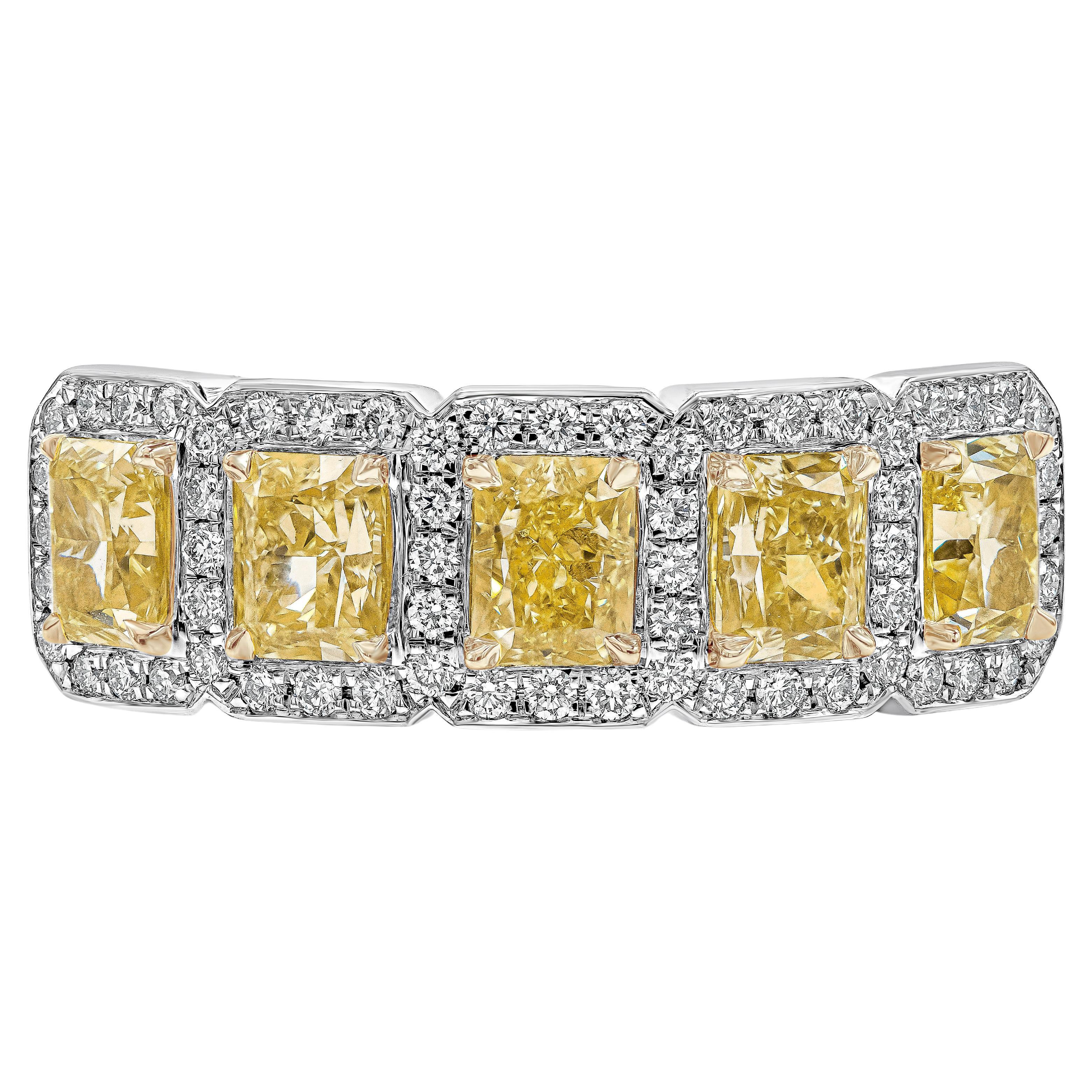 Roman Malakov Alianza de boda de cinco piedras con halo de diamantes amarillos fantasía de 1,51 quilates