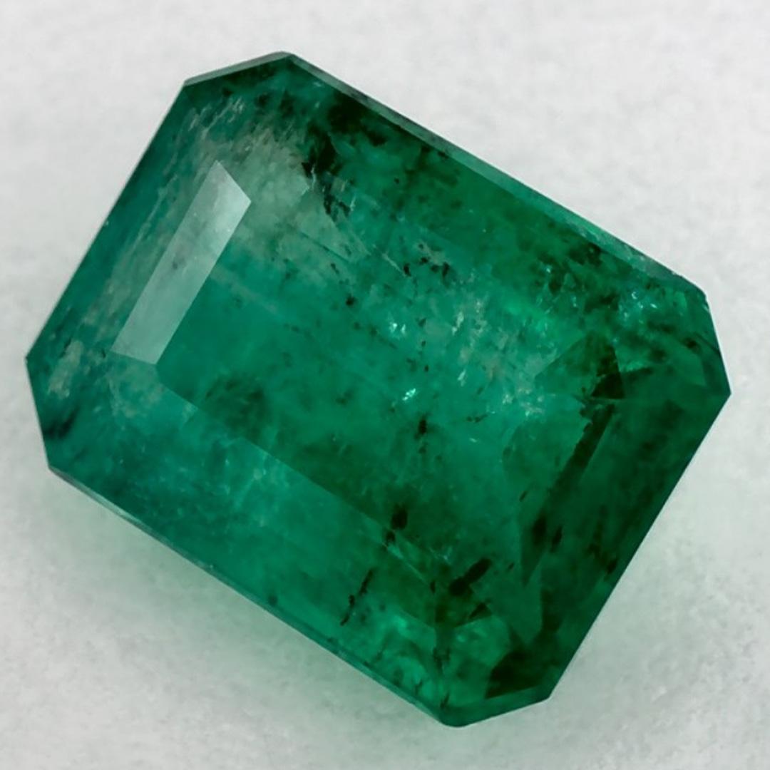 Con un vibrante tono verde, la piedra de nacimiento de mayo es un símbolo del renovado crecimiento primaveral. 

Explora la vibrante colección de esmeraldas, rubíes y zafiros de nuestra tienda, disponibles como gemas sueltas y combinadas con nuestra