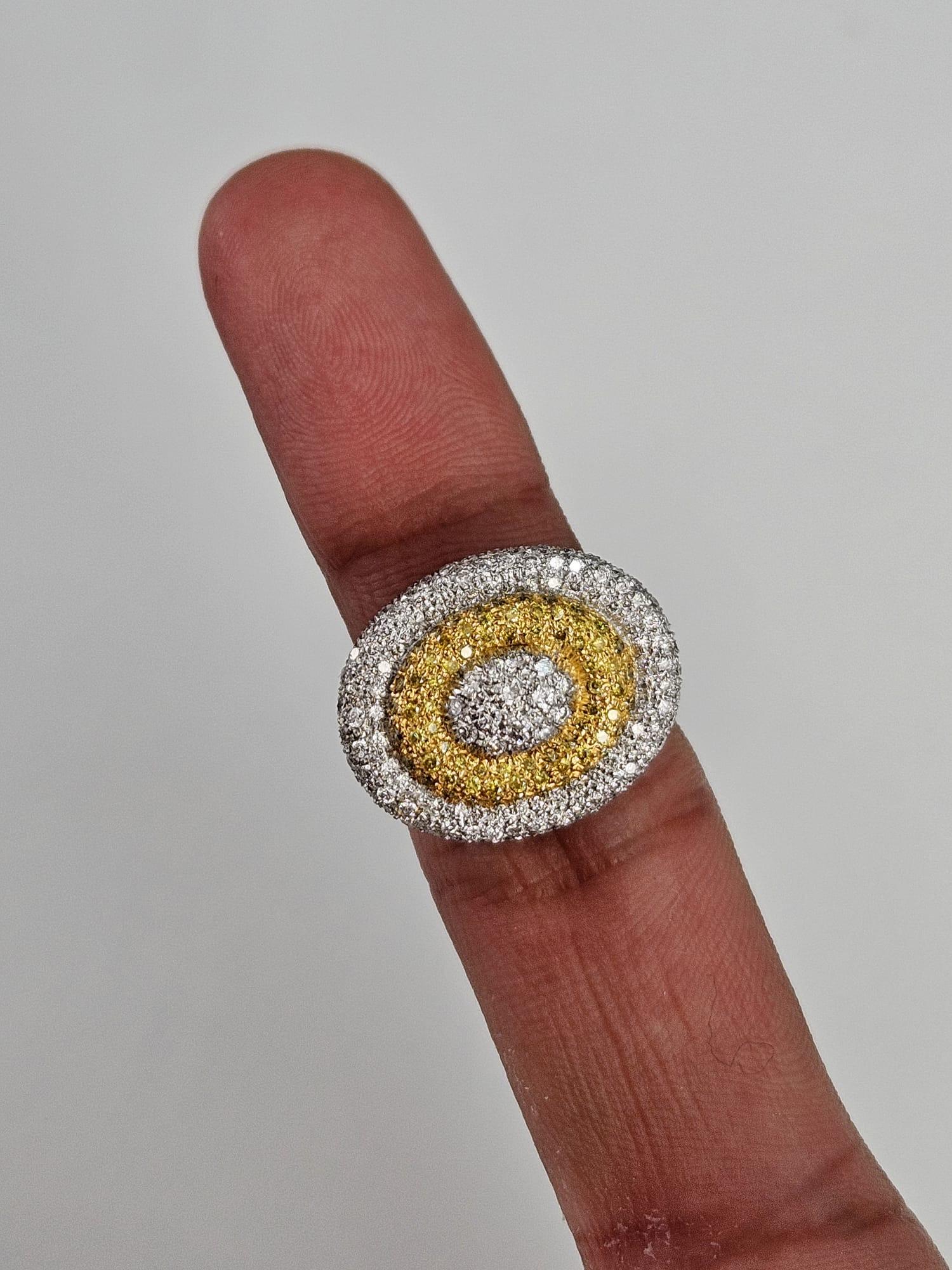 1.51 cts Canary and White Diamond Halo Ring In New Condition For Sale In New York, NY
