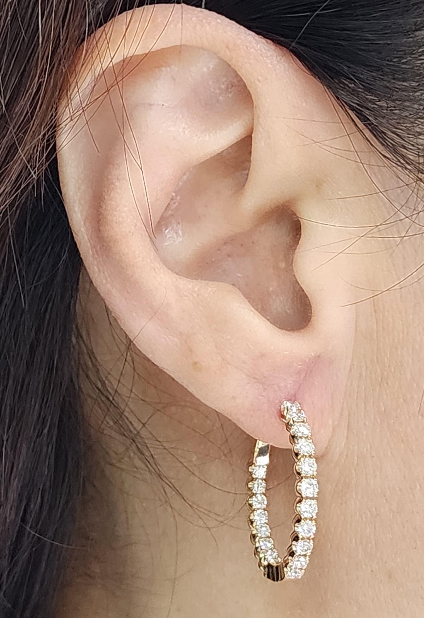 Contemporary 1.51Carat Diamond Hoop Earrings in 18 Karat Rose Gold For Sale