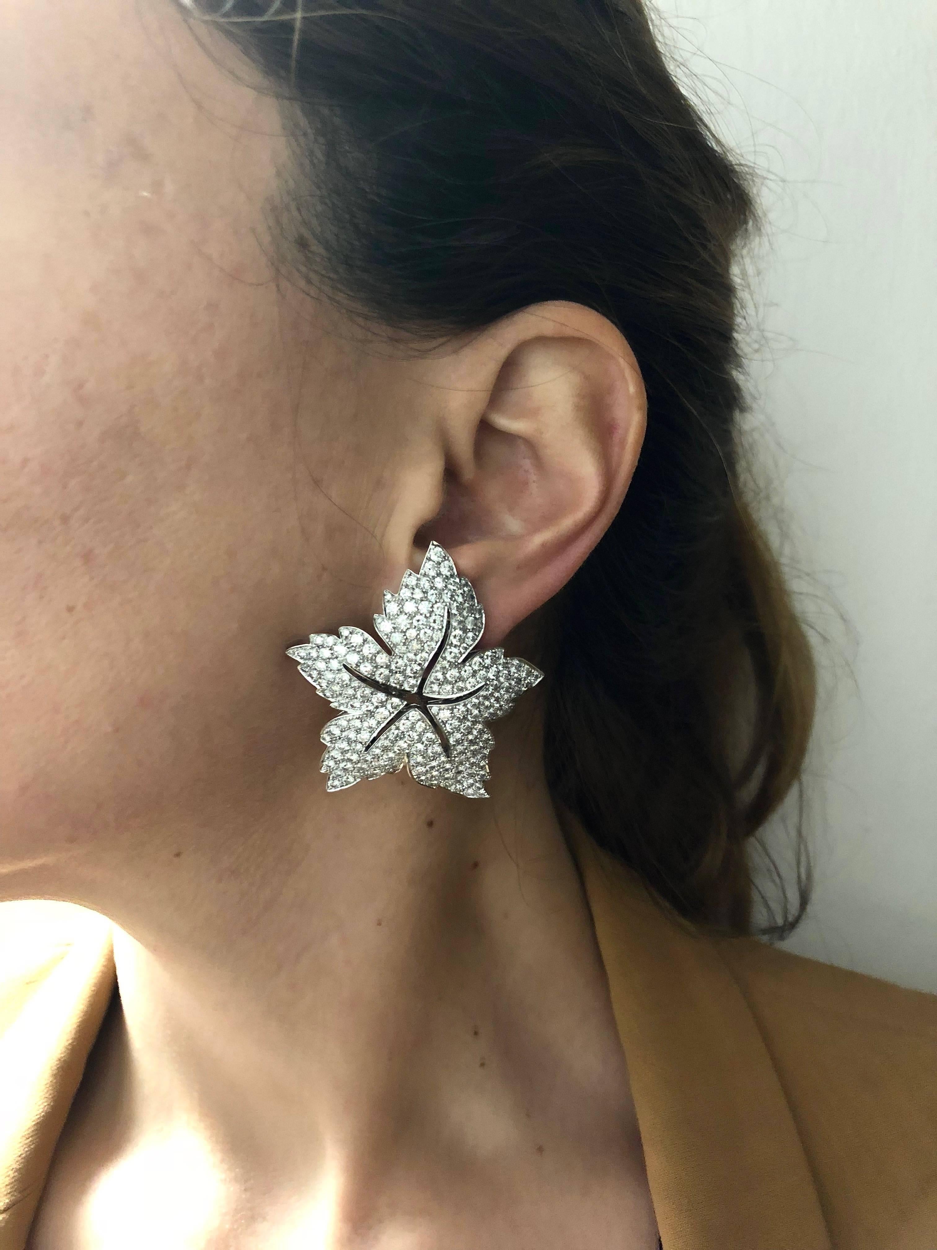 Women's 15.10 Carat Diamond 18 Kt. White Gold Star Clip-on Earrings For Sale