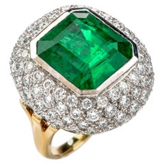 15.10 Carat Zambian Emerald Diamond 18 Karat Gold Large Cocktail Ring