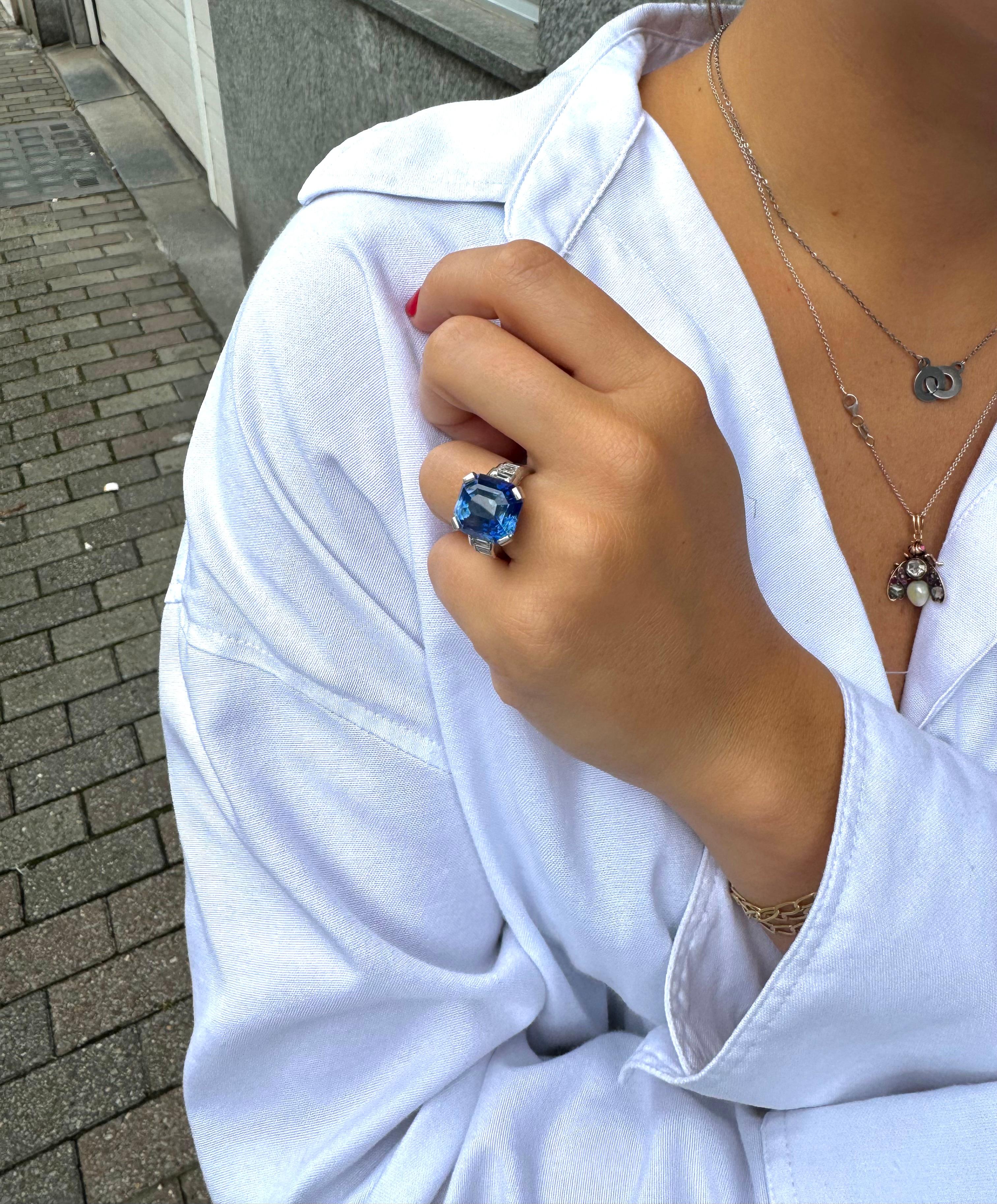 Modern 15.11 Carats Ceylon blue Sapphire and Diamond Ring For Sale