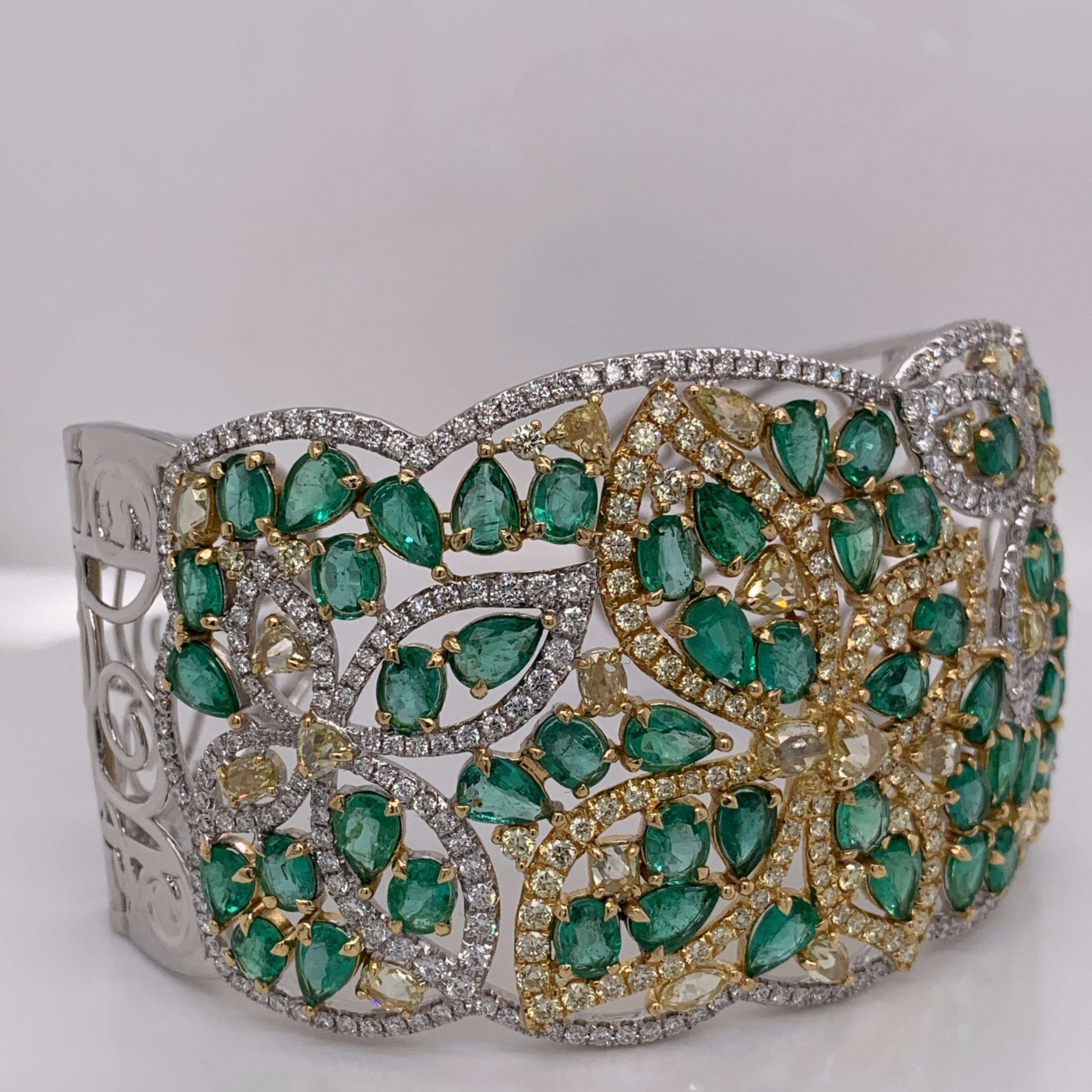 Brilliant Cut 15.13 Carat Natural Emerald and Diamond Cuff Bracelet For Sale