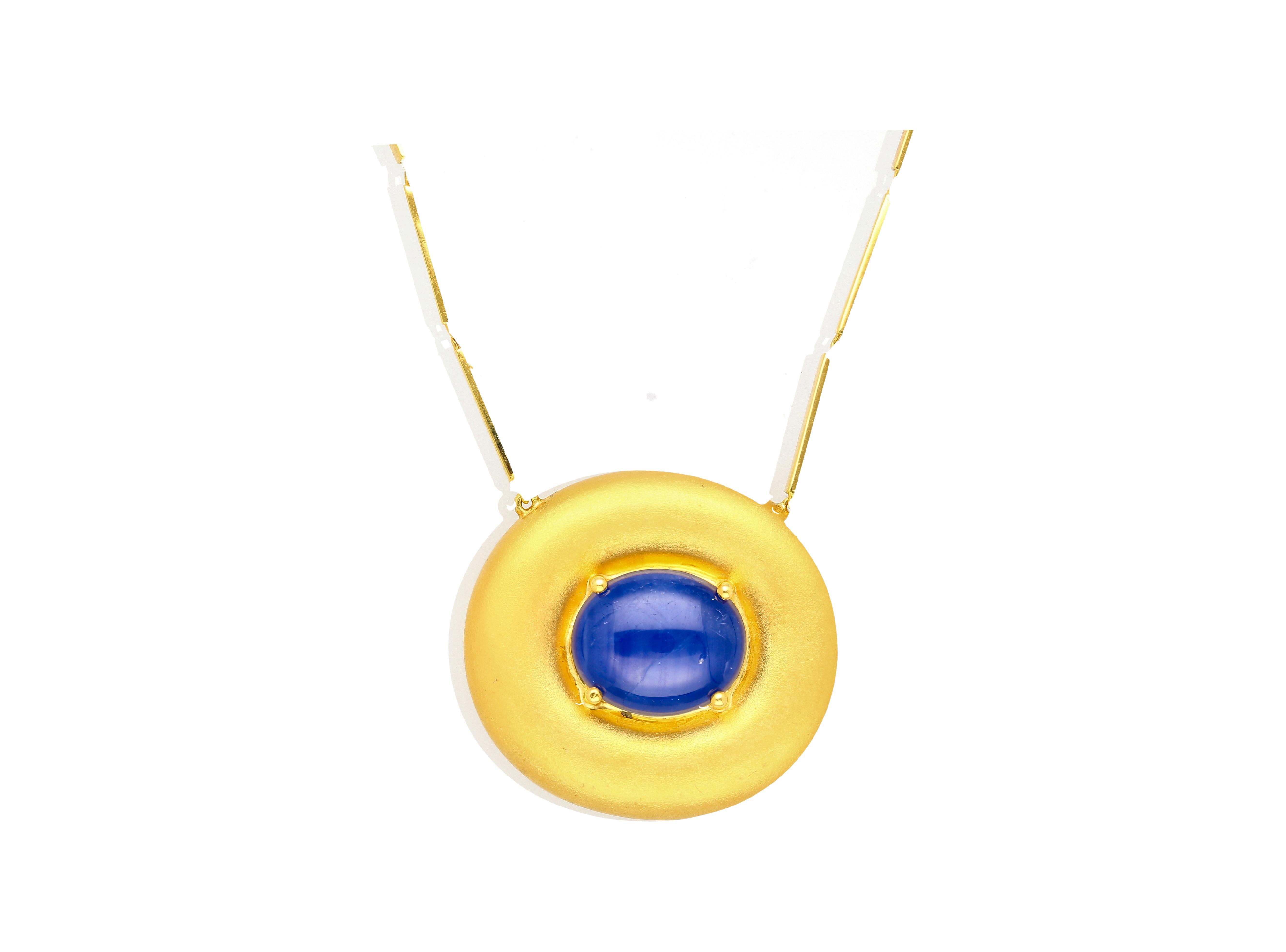 Collana con ciondolo retrò con zaffiro blu da 15,15 carati, 18 carati e 22 carati, con catena a maglie. In condizioni Nuovo in vendita a Miami, FL