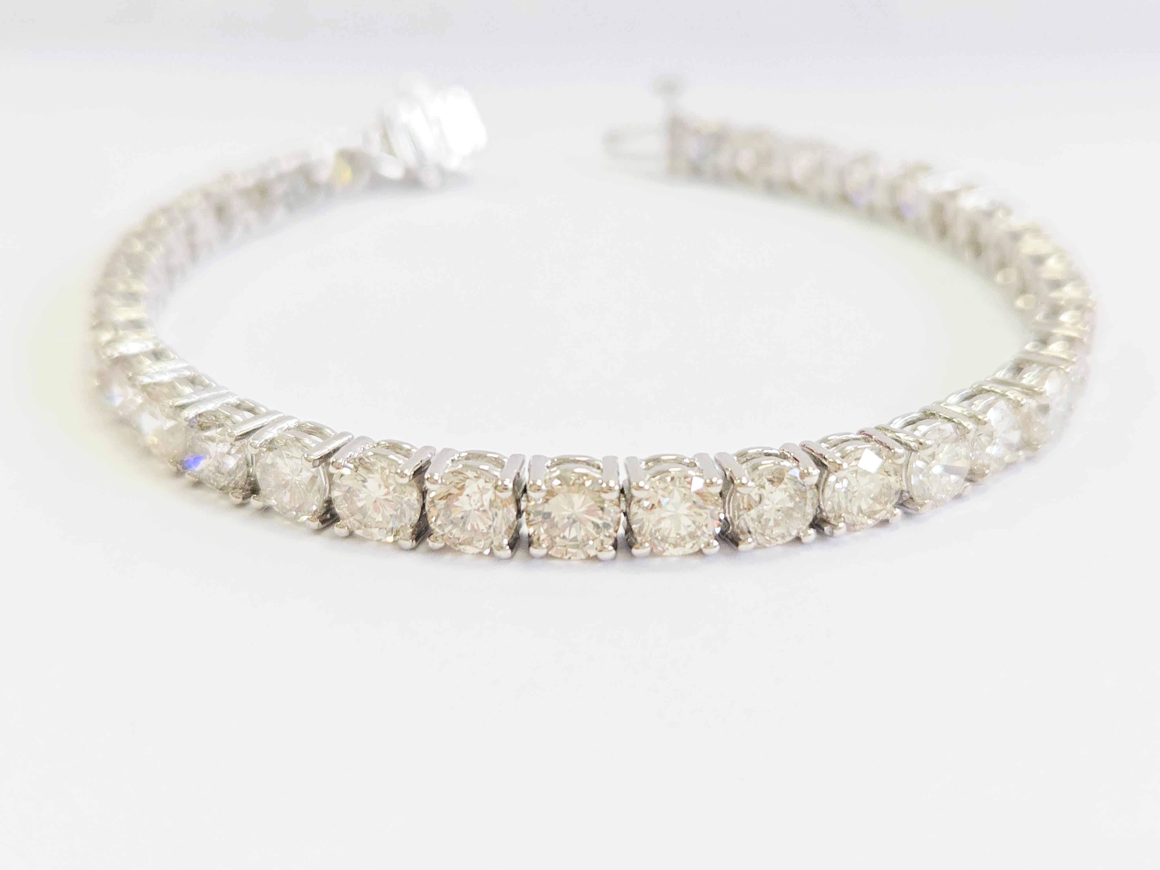 Stunning Tennis Bracelet with Round Brilliant Cut White Diamonds

This exquisite tennis bracelet features round brilliant cut white diamonds, renowned for their exceptional shine and brilliance. Set in a classic four-prong design with 14k white