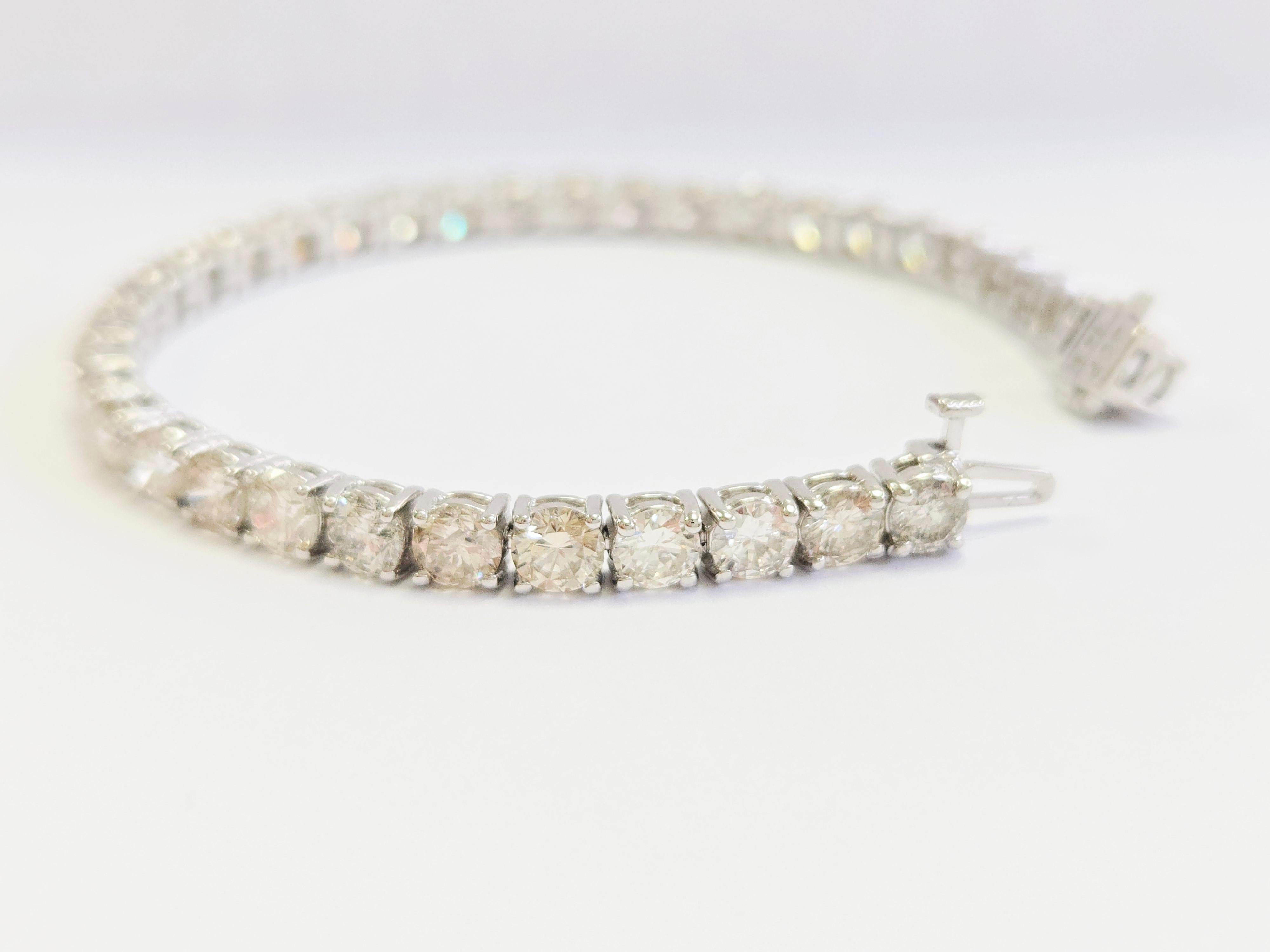 Modern 15.15 Carat Natural Diamond Tennis Bracelet 14 Karat White Gold