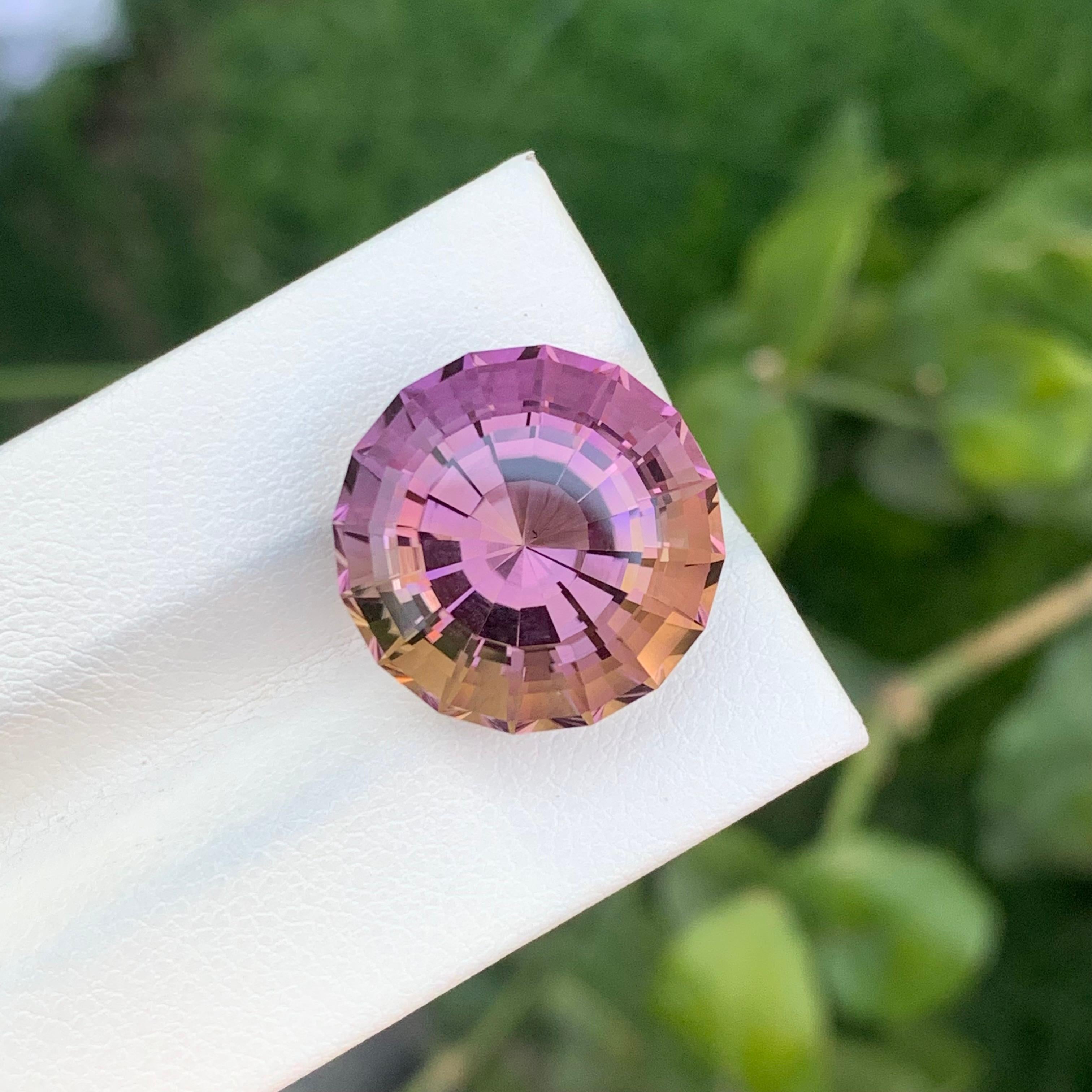 Facettierter Ametrin

Gewicht: 15,15 Karat
Abmessungen; 15,5 x 15,5 x 11,8 mm
Herkunft: Brasilien
Farbe: Lila & Gelb
Die Form: Rund 
Behandlung: Nicht
Bescheinigung: Auf Anfrage
.
Der Ametrin ist ein einzigartiger und fesselnder Edelstein, der eine