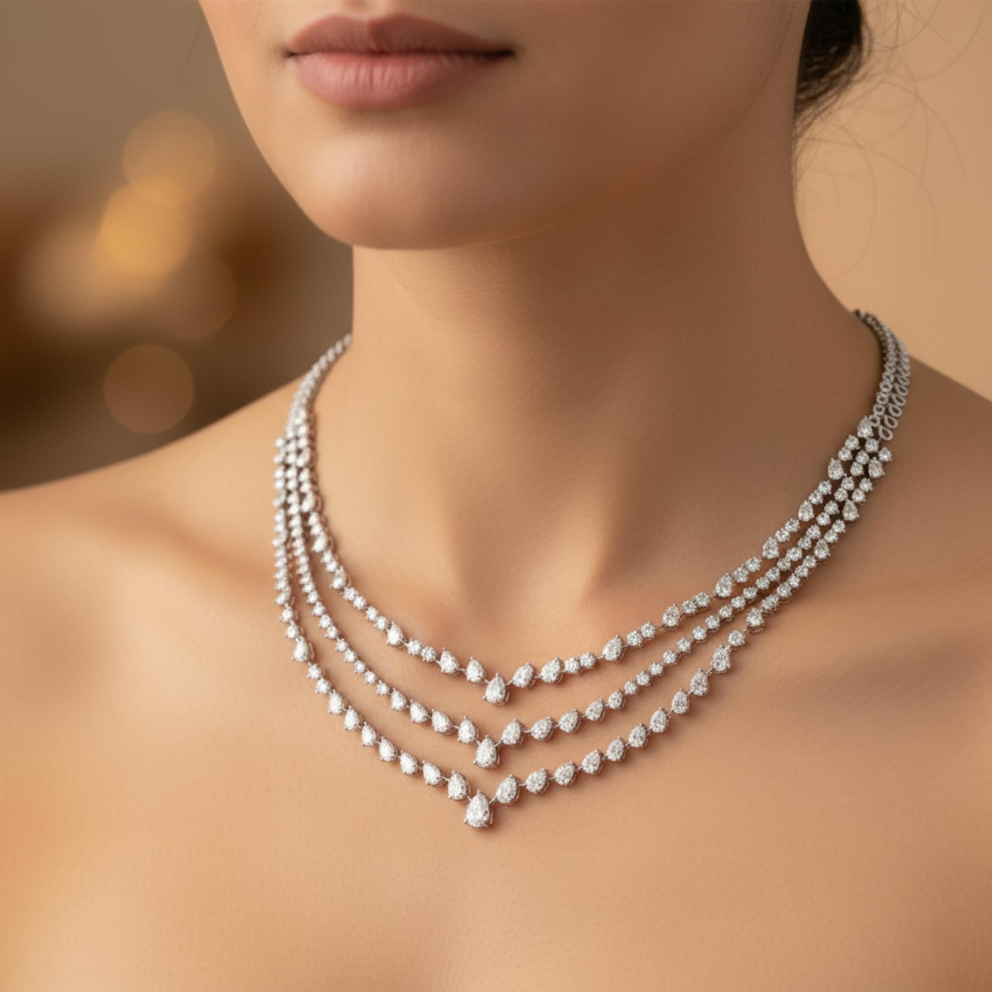 15.15Ct SI/H Natürlicher Diamant Dreilagige Hochzeitskette 18 Karat Weißgold 
Diese exquisite Halskette zeichnet sich durch ein dreilagiges Kaskadenmuster aus. Jede Schicht ist sorgfältig mit birnenförmigen Diamanten verziert, die in einem