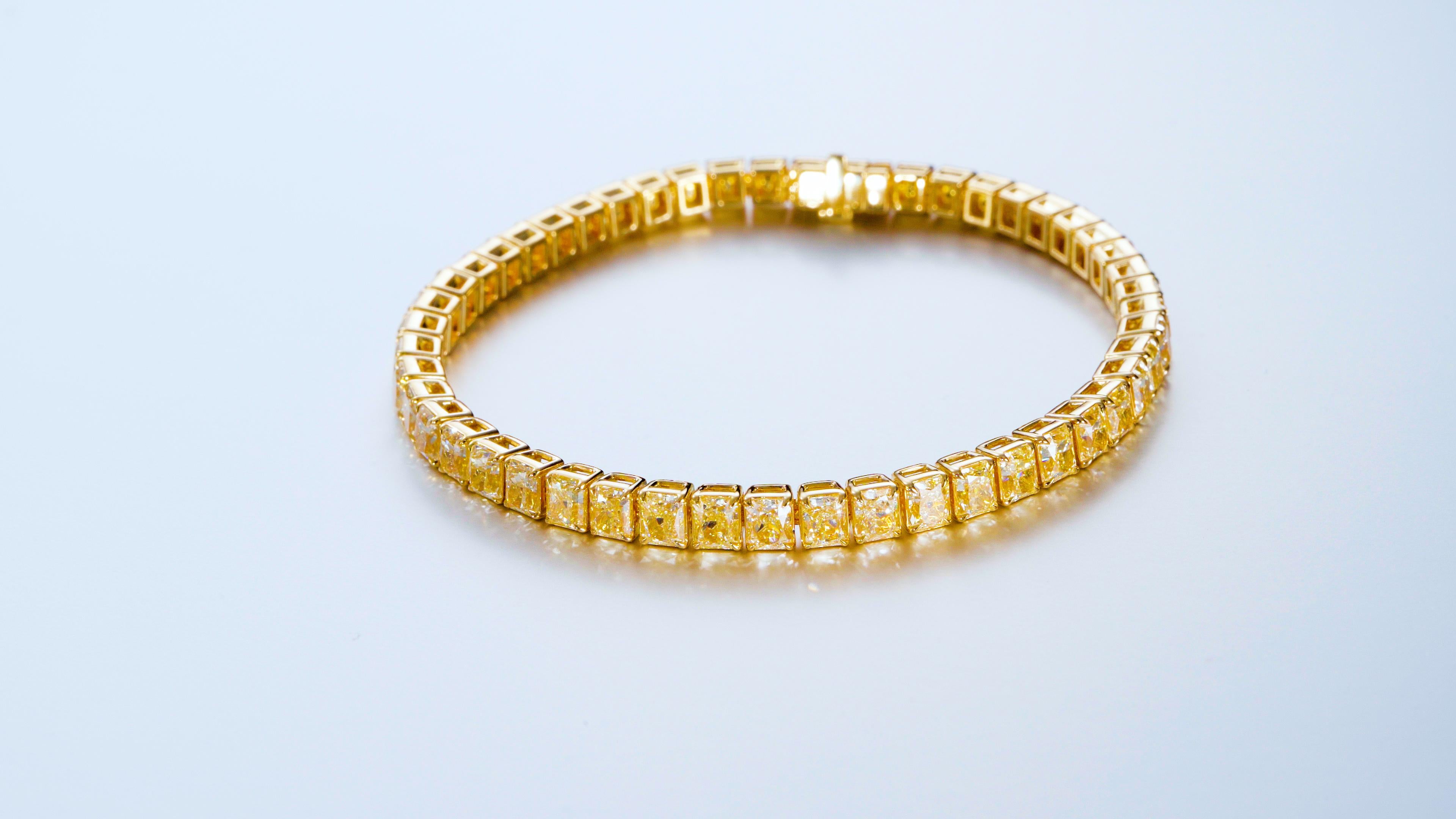 15.16CT Radiant geformte natürliche Fancy Light Yellow Diamanten Tennis Armband 18K (Radiantschliff) im Angebot