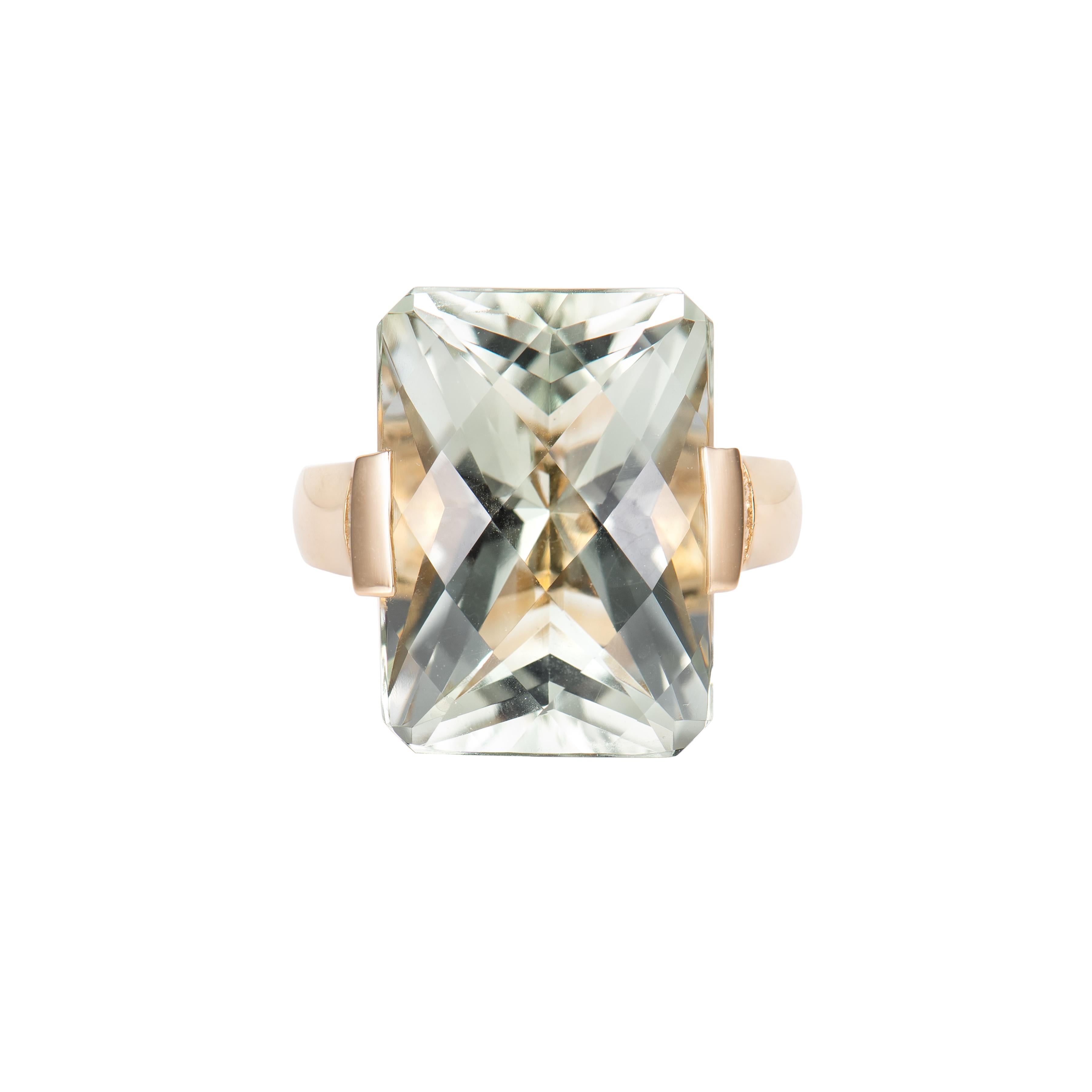 Contemporary 15.17 Carat Mint Quartz Fancy Ring in 18K Yellow Gold with White Diamond For Sale