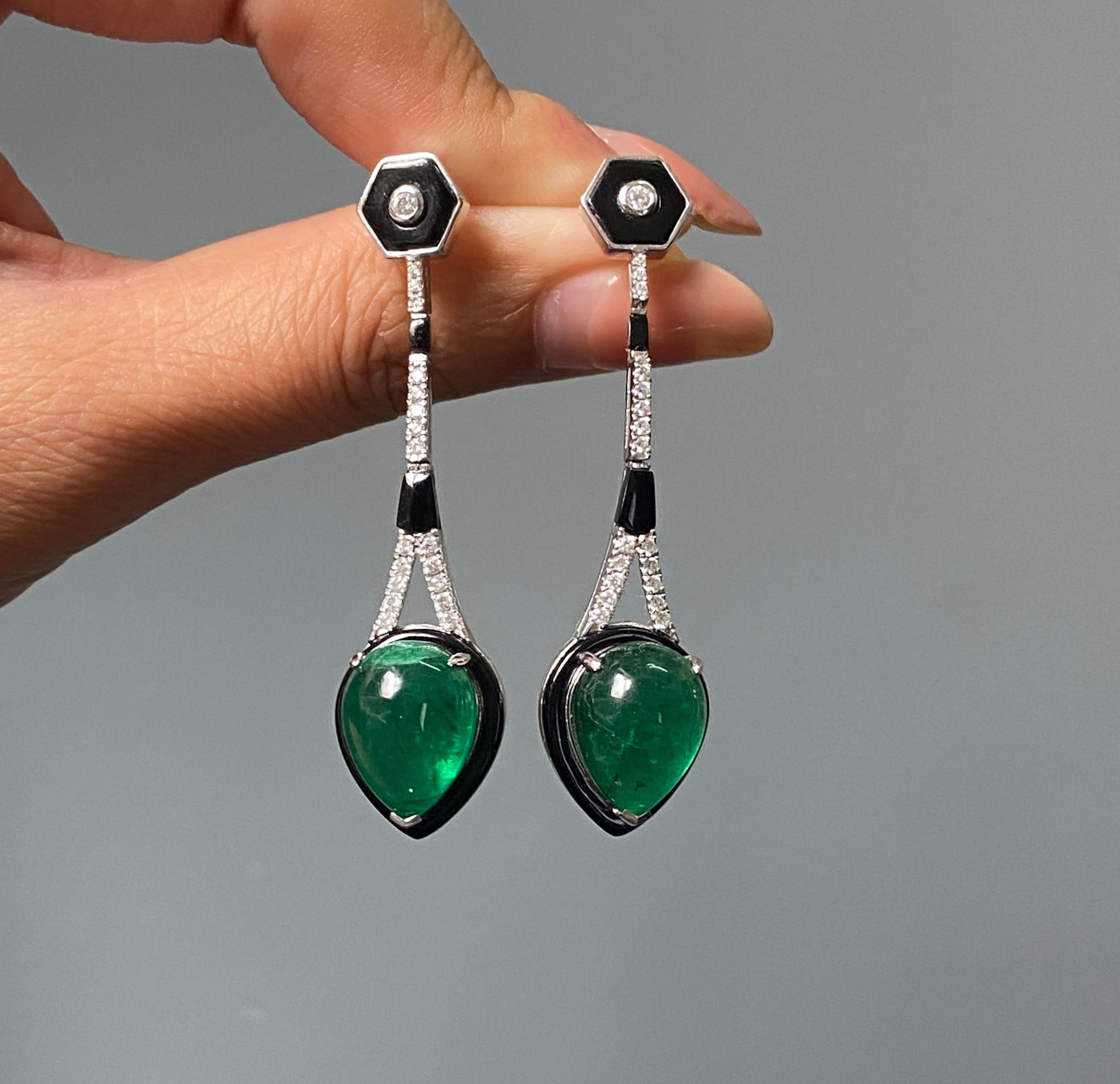 Orecchini con smeraldo cabochon a forma di pera da 15,19 carati, onice nero e diamanti in vendita 4