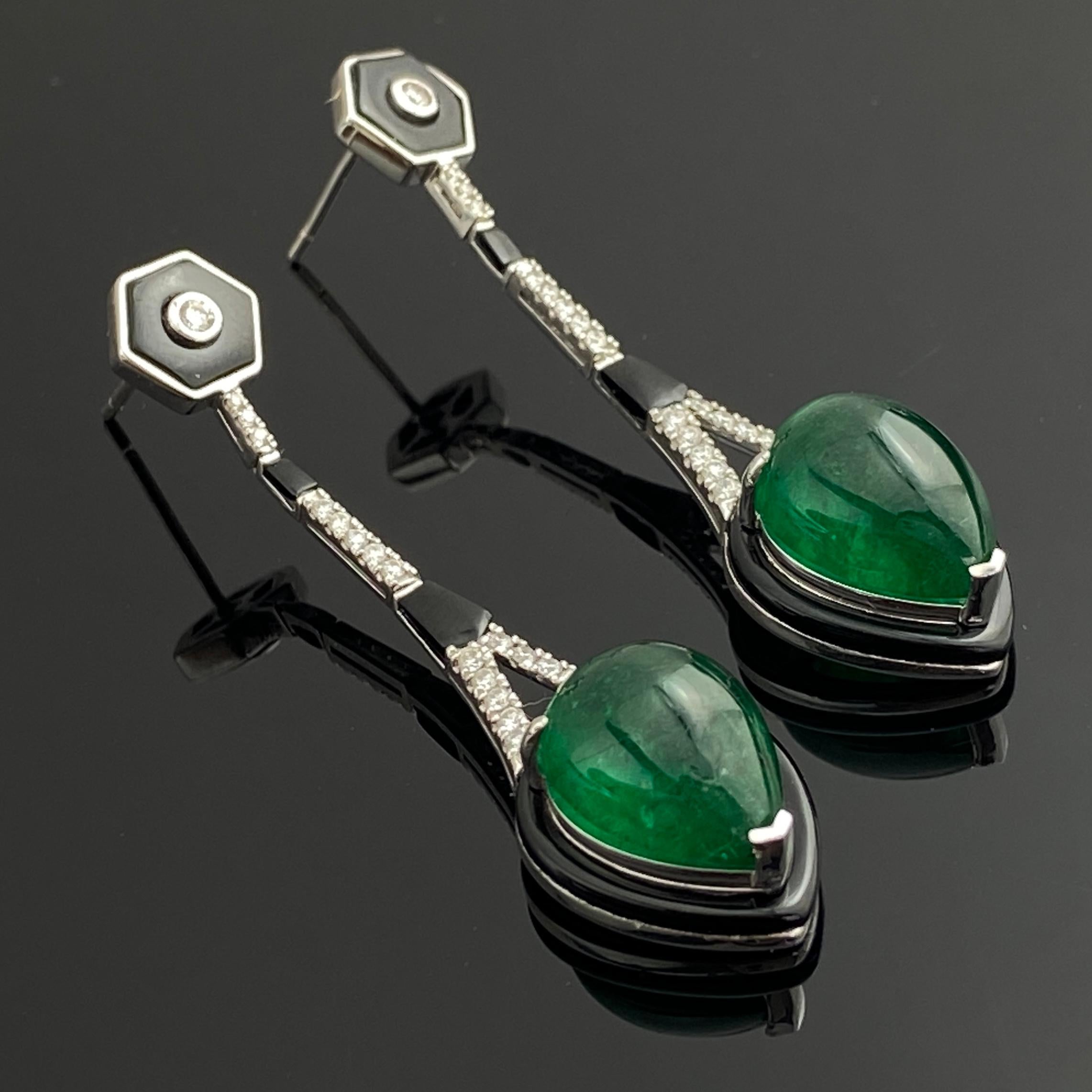 Orecchini con smeraldo cabochon a forma di pera da 15,19 carati, onice nero e diamanti in vendita 7