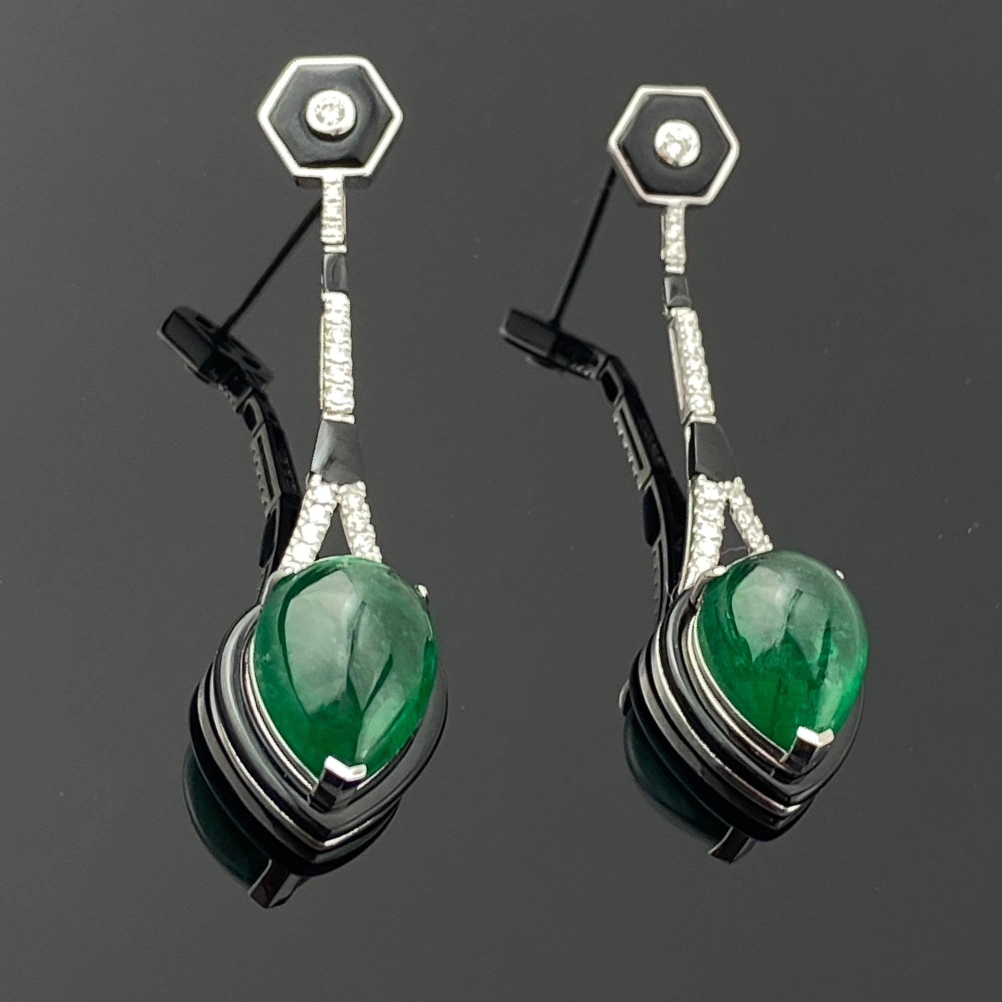 Orecchini con smeraldo cabochon a forma di pera da 15,19 carati, onice nero e diamanti in vendita 1