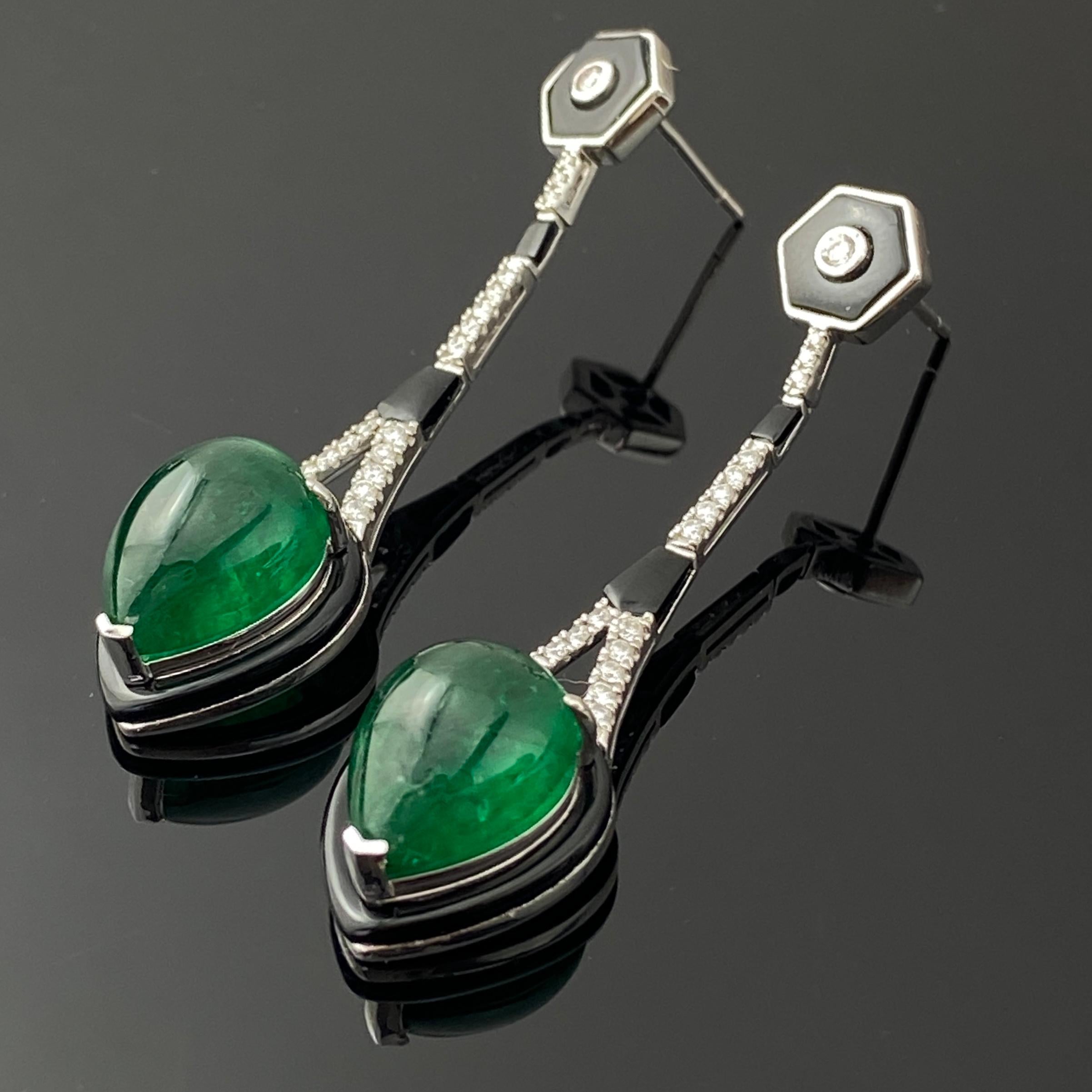 Orecchini con smeraldo cabochon a forma di pera da 15,19 carati, onice nero e diamanti in vendita 3