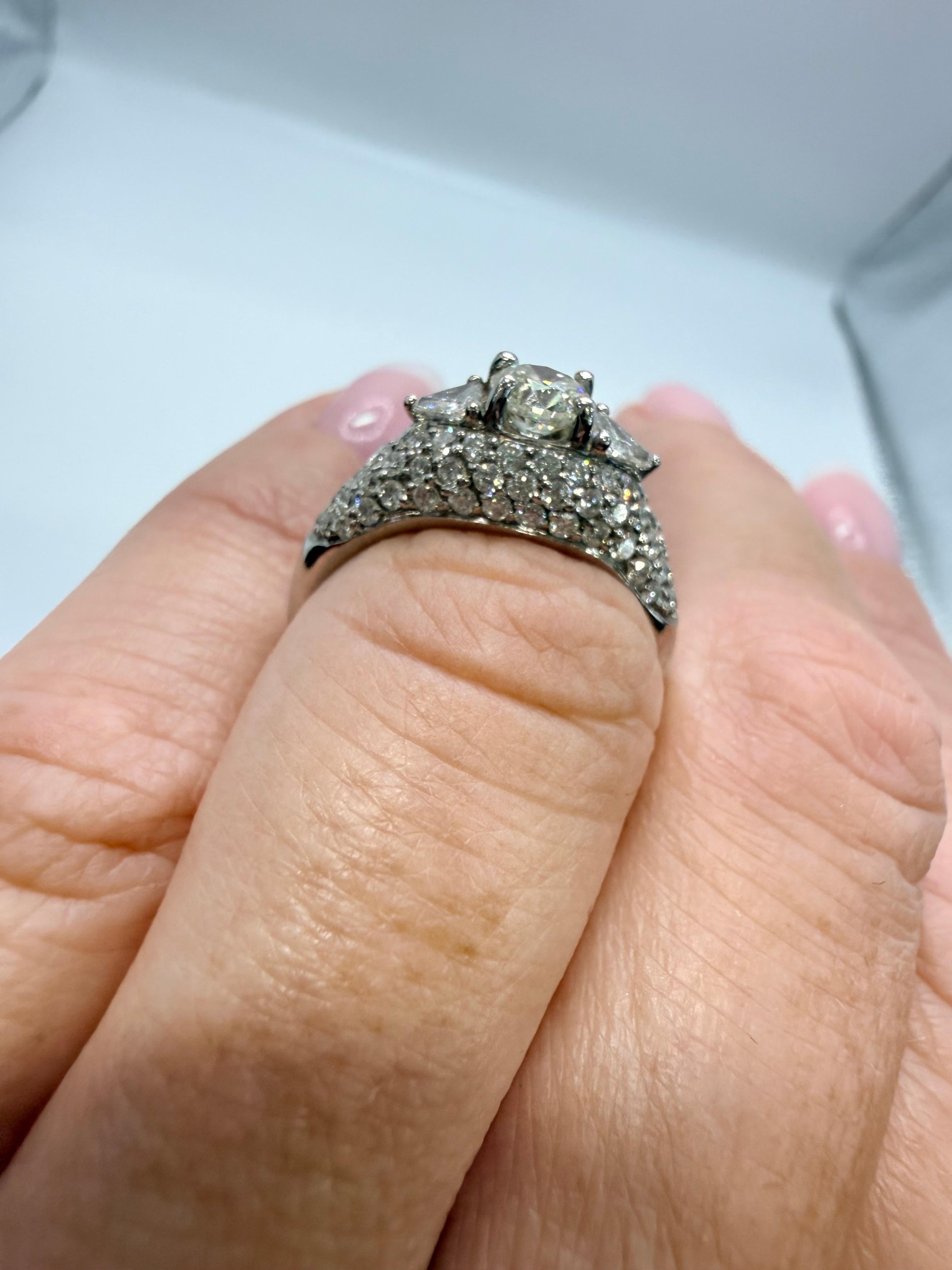 1.51ct bague de fiançailles diamant 18KT pave set diamants en vente 5