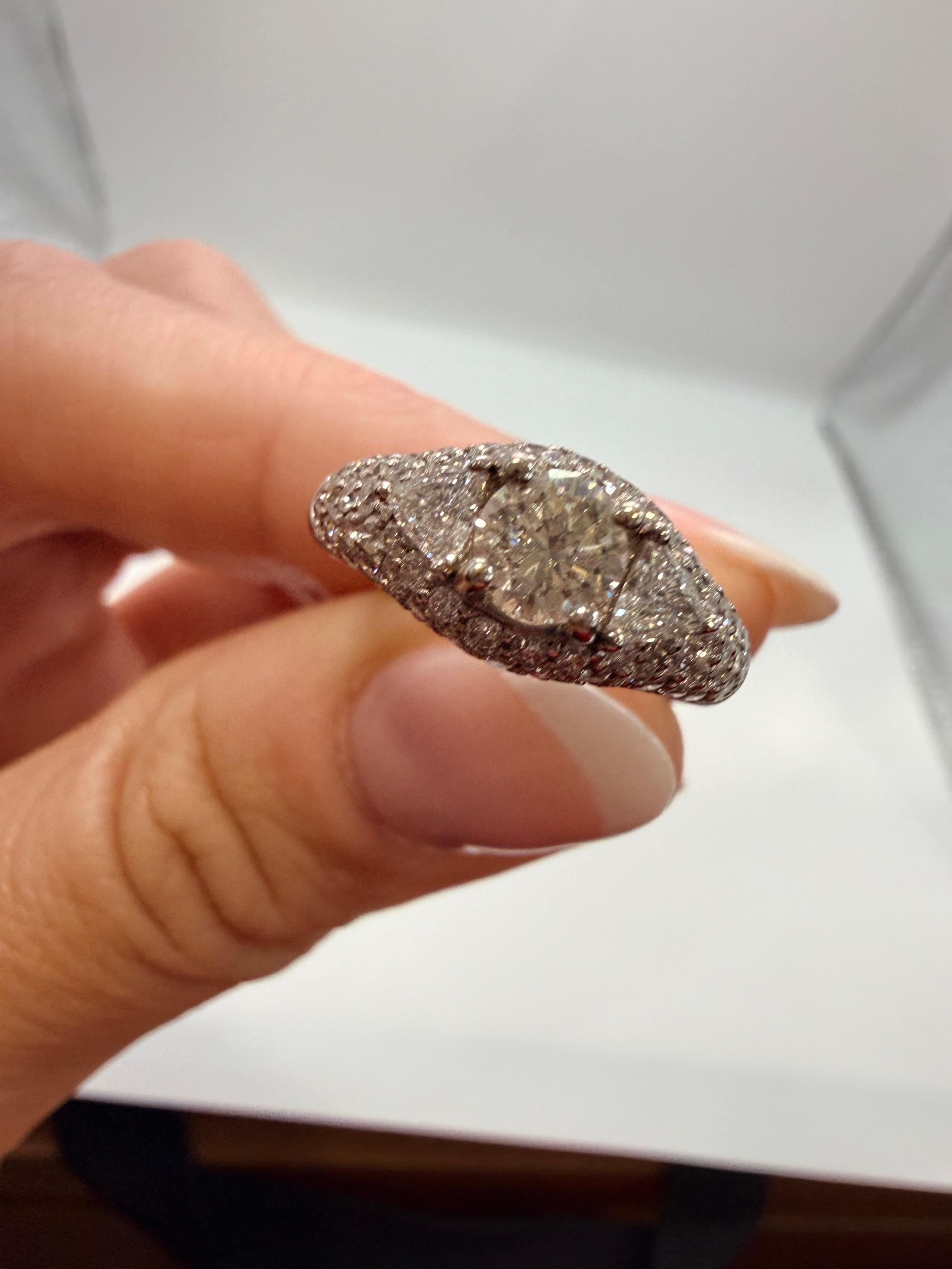 1.51ct bague de fiançailles diamant 18KT pave set diamants en vente 3
