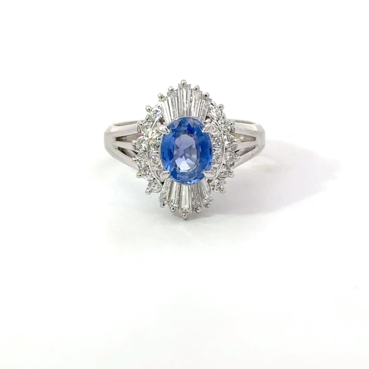 Anillo en racimo vintage de platino con zafiro azul y diamantes de Sri Lanka de 1,51 qt GIA en venta 5