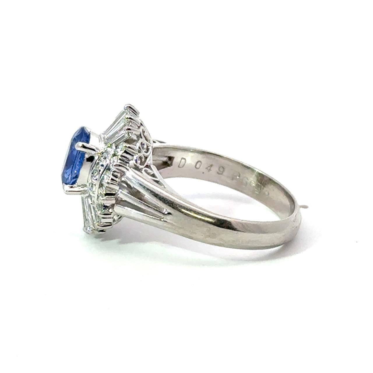 Anillo en racimo vintage de platino con zafiro azul y diamantes de Sri Lanka de 1,51 qt GIA en venta 1