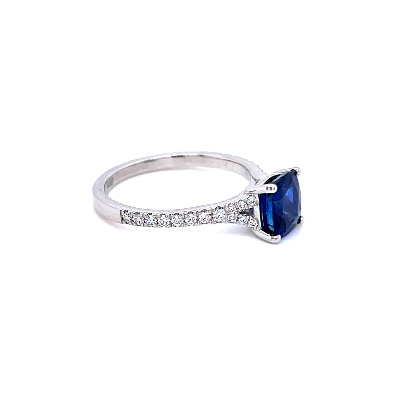 Contemporary 1.52 Carat Blue Sapphire and Diamond Platinum Ring For Sale