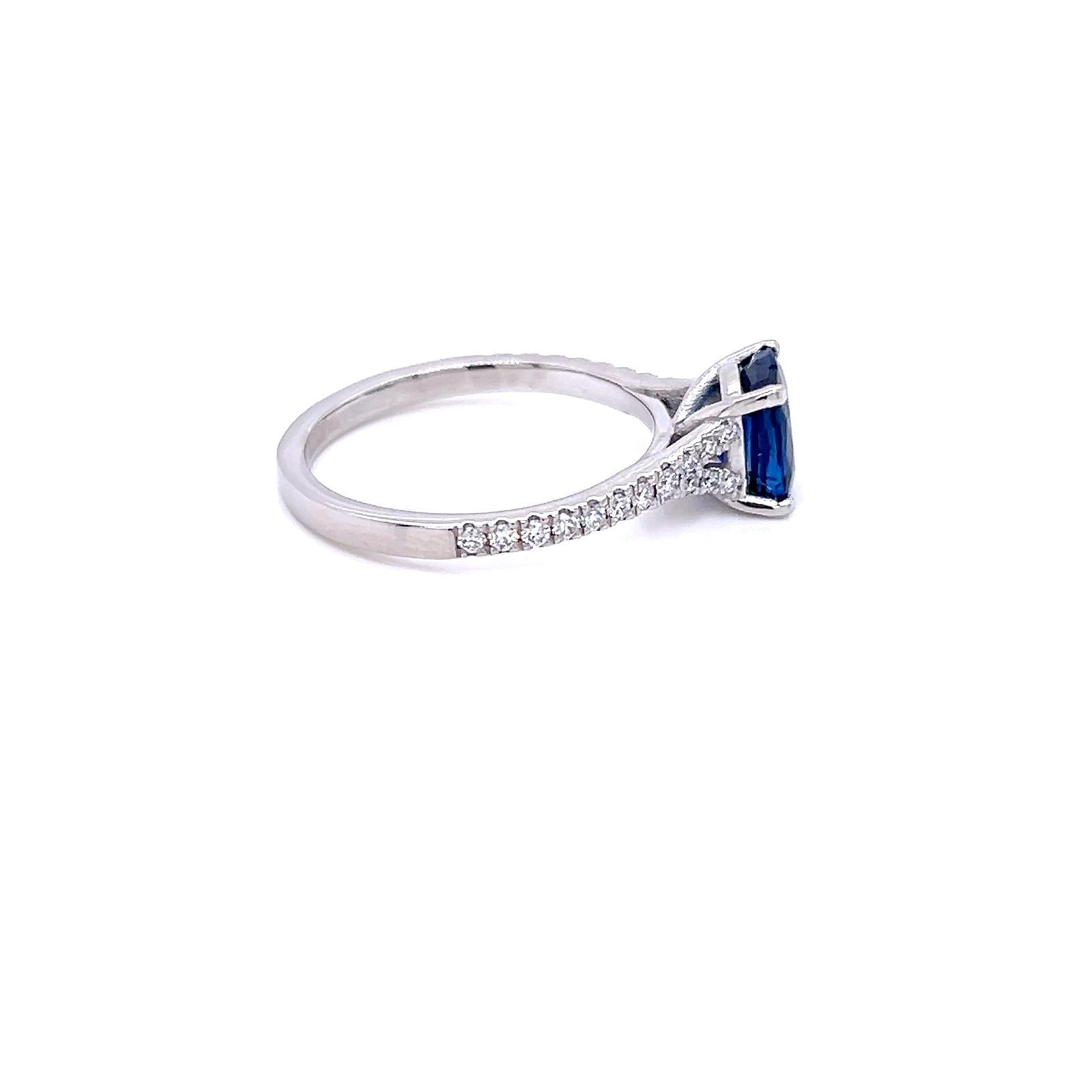 Cushion Cut 1.52 Carat Blue Sapphire and Diamond Platinum Ring For Sale