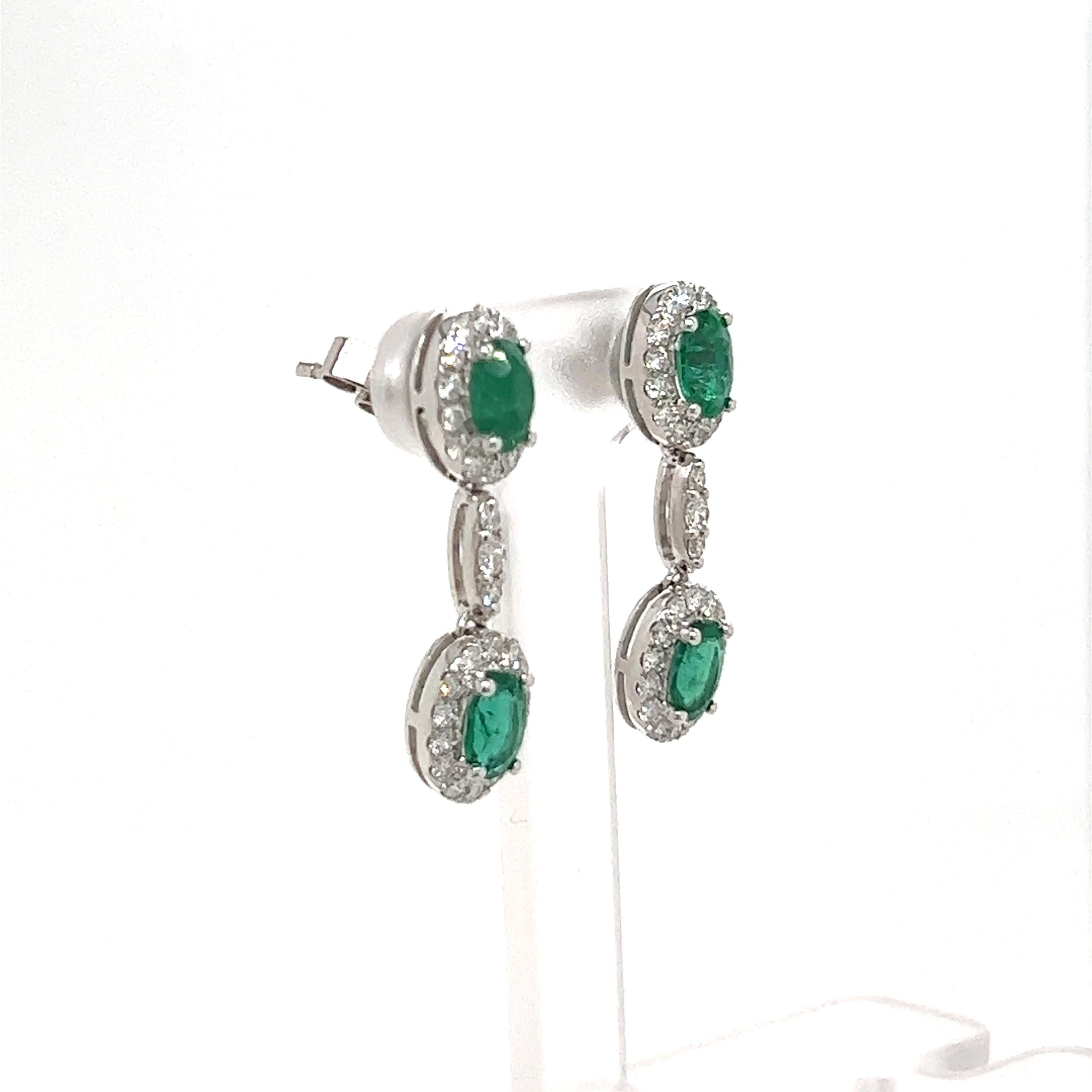 1.52 Carat Emerald and Diamond Dangle Earrings In New Condition For Sale In Scottsdale, AZ