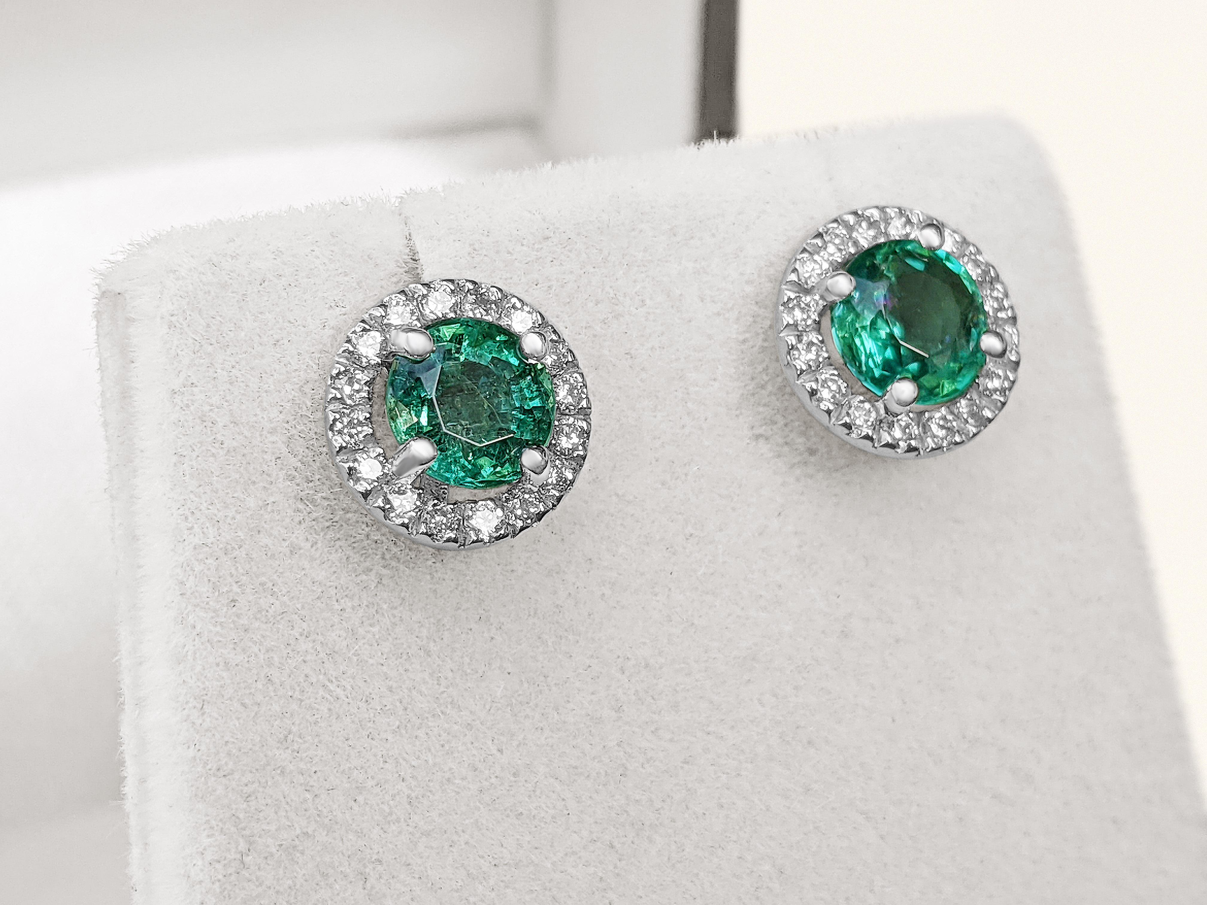 1.52 Carat Emerald and Diamonds Earrings In New Condition In Ramat Gan, IL