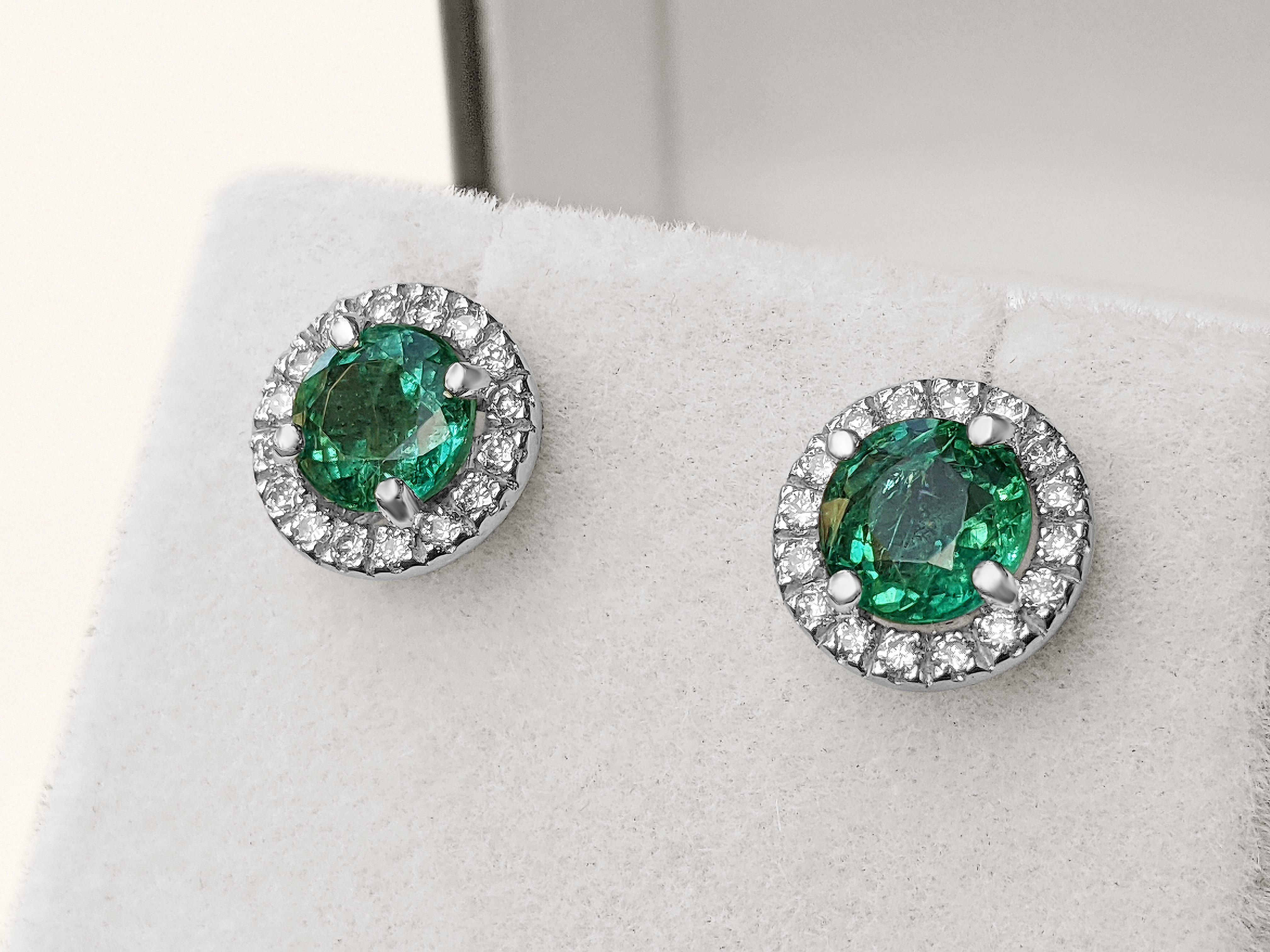 Women's 1.52 Carat Emerald and Diamonds Earrings
