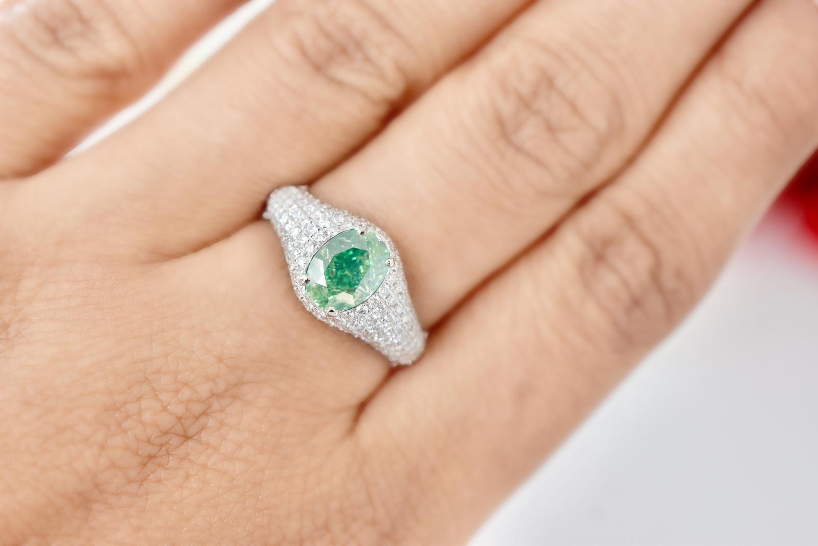 Bague fantaisie en diamant jaune vert de 1,52 carat, pureté I1, certifiée GIA Neuf - En vente à Kowloon, HK