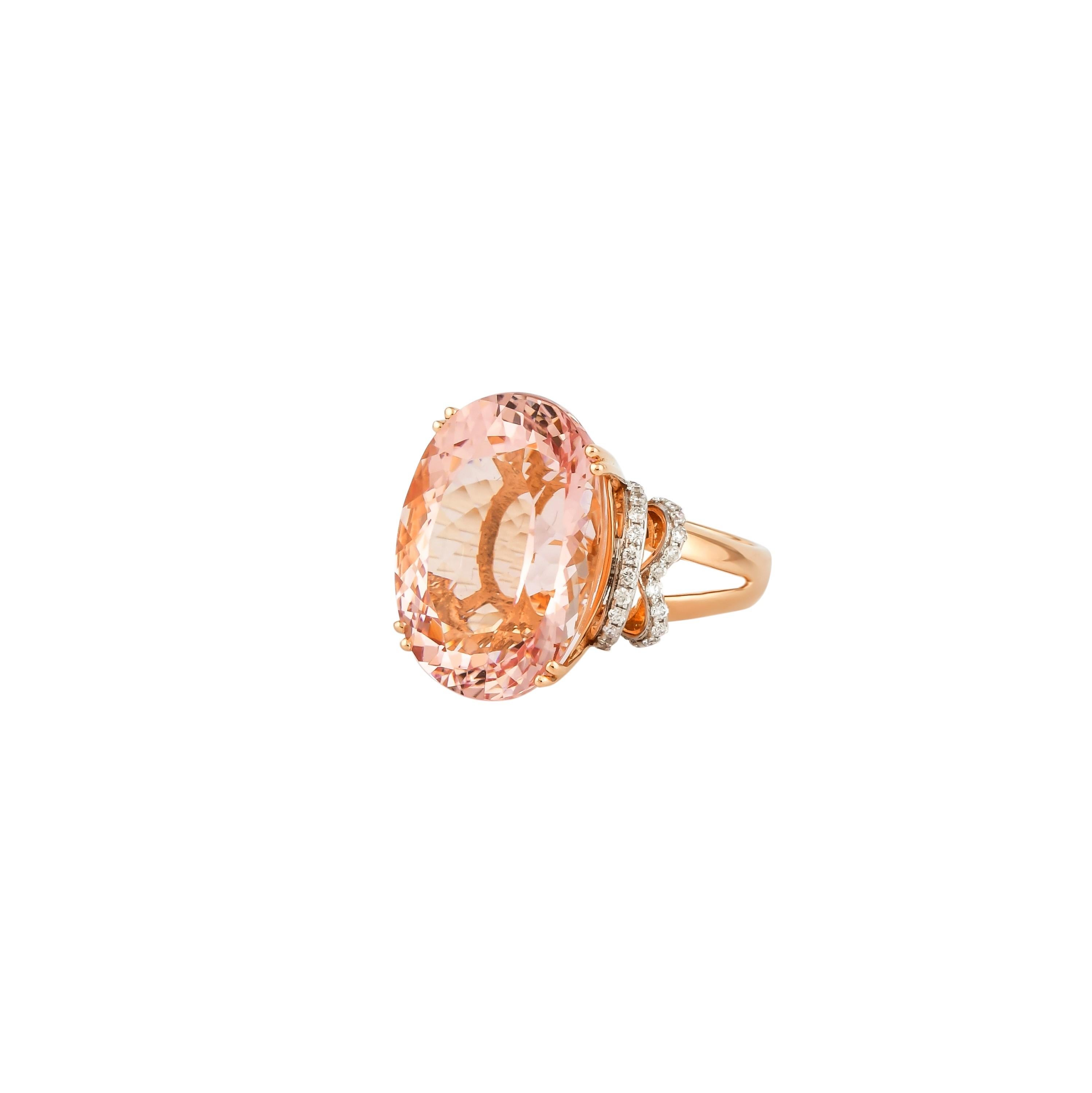 Contemporary 15.2 Carat Morganite and Diamond Ring in 18 Karat Rose Gold For Sale