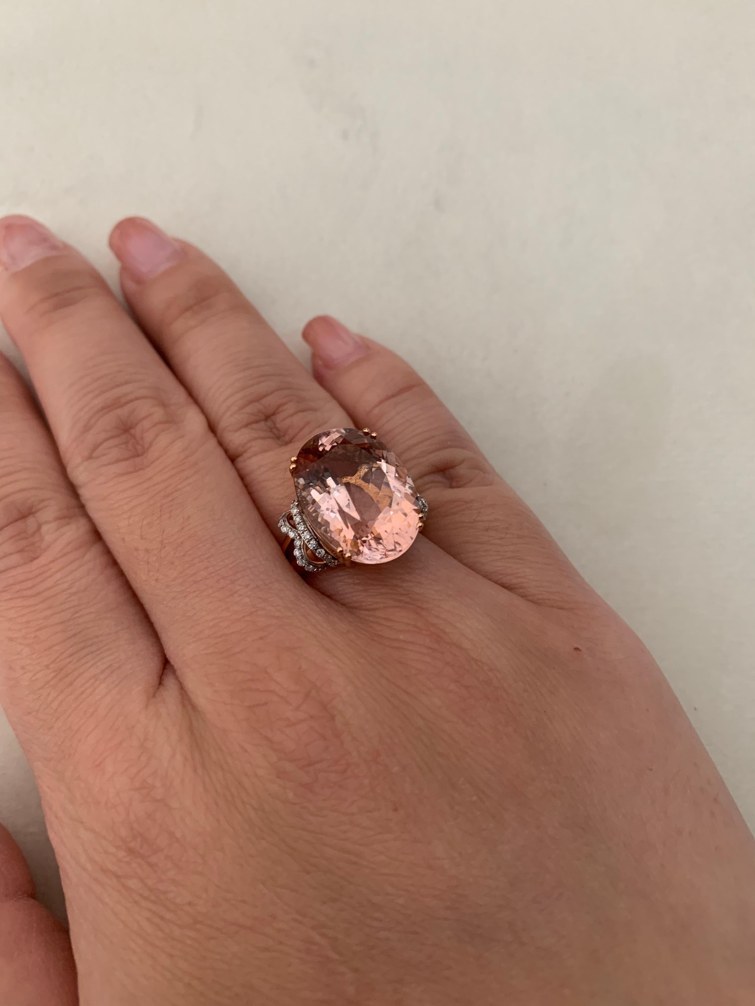 15.2 Carat Morganite and Diamond Ring in 18 Karat Rose Gold In New Condition For Sale In Hong Kong, HK
